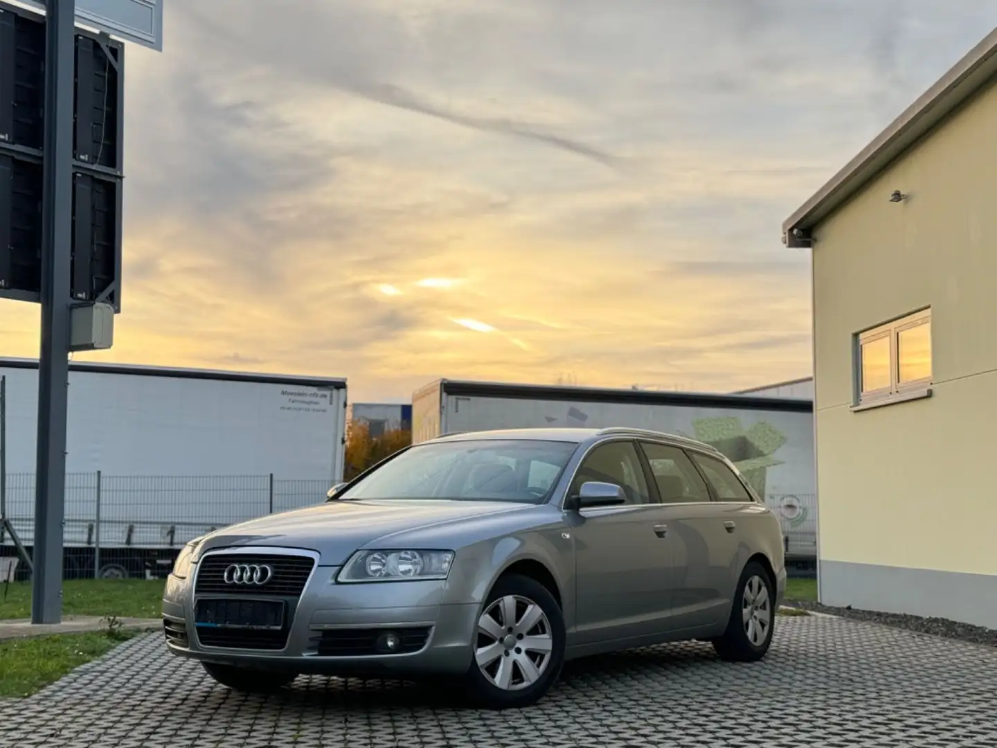 Audi A6 Avant 2.8 FSI*KLIMAAUT.*NAVI*E-PAKET*TÜV NEU* Grau - 1