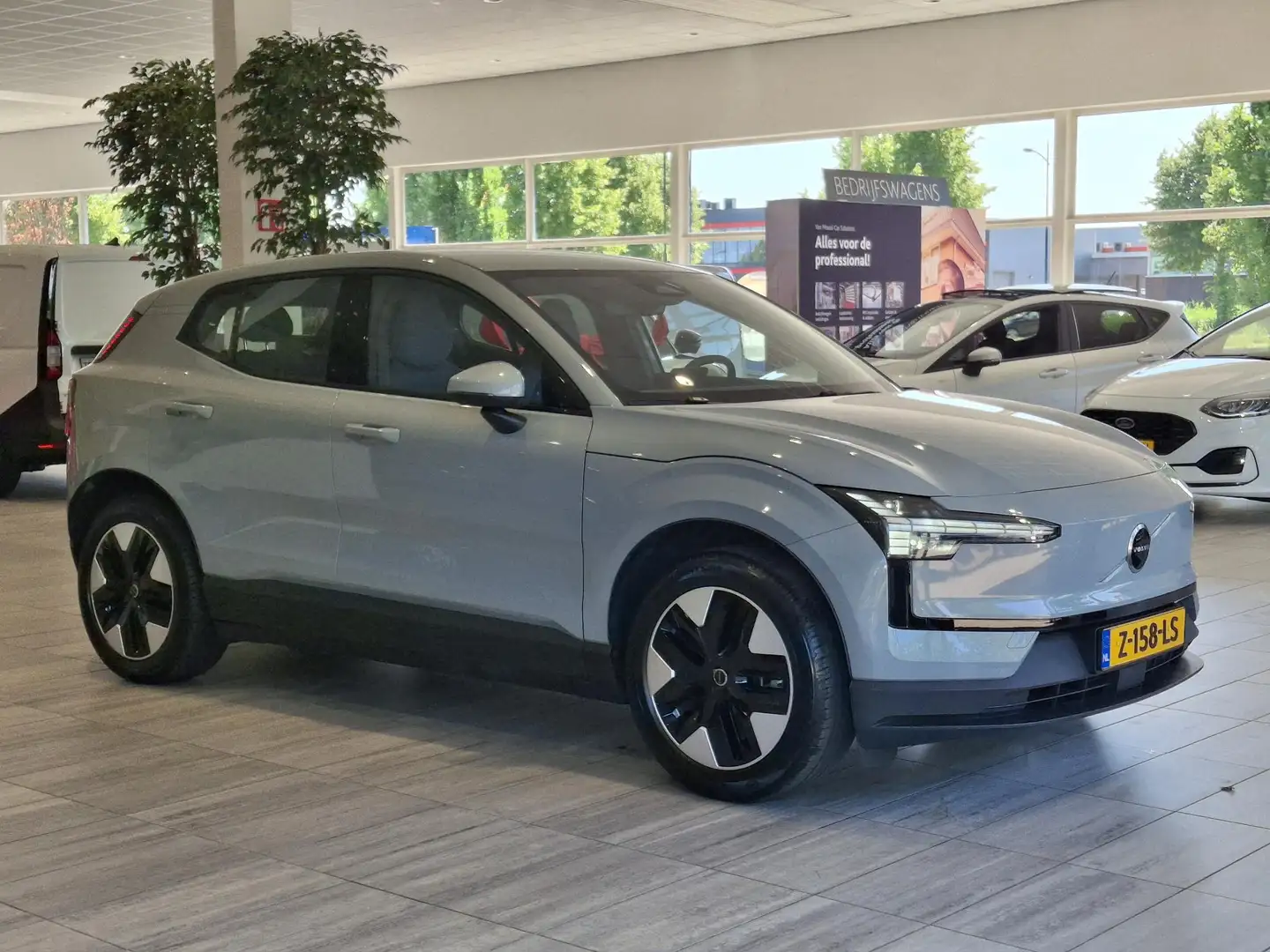 Volvo EX30 Single Motor Core 51 kWh | Stoelverwarming | Stuur Grijs - 2