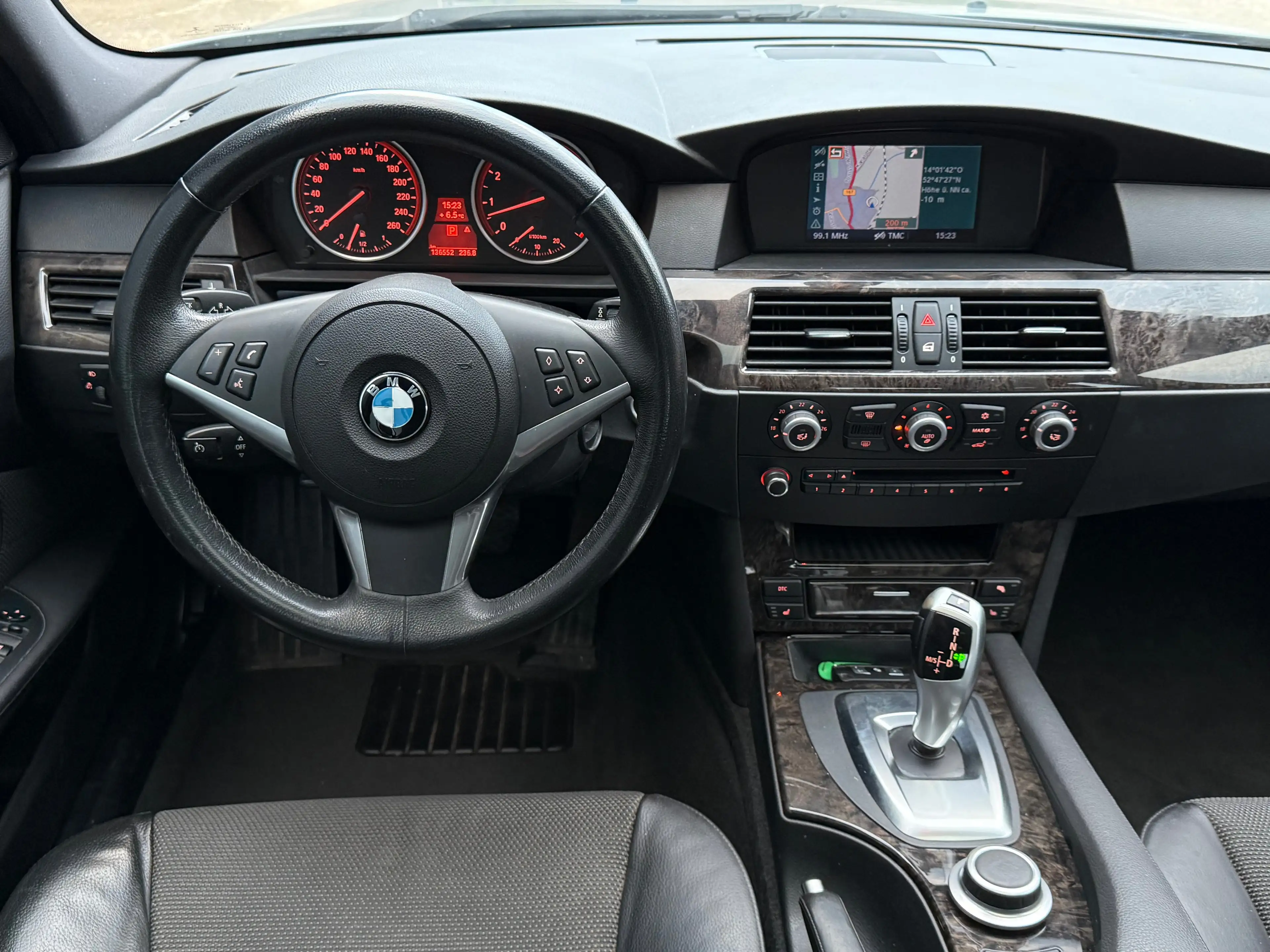 BMW 525 525i /Schiebedach/ Xenon/ Sport Lenkrad/ Navi — photo 14