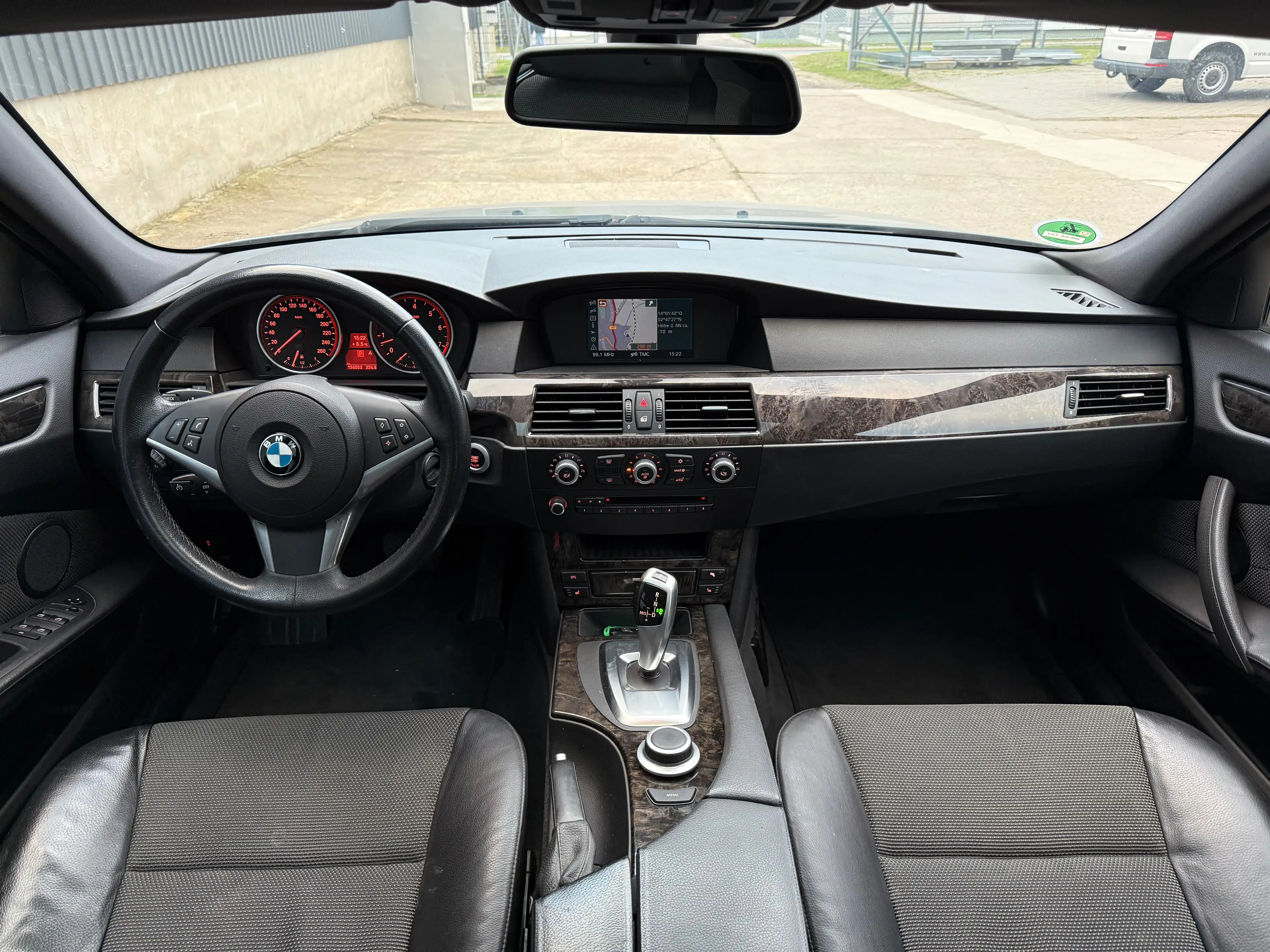 BMW 525 525i /Schiebedach/ Xenon/ Sport Lenkrad/ Navi — photo 12