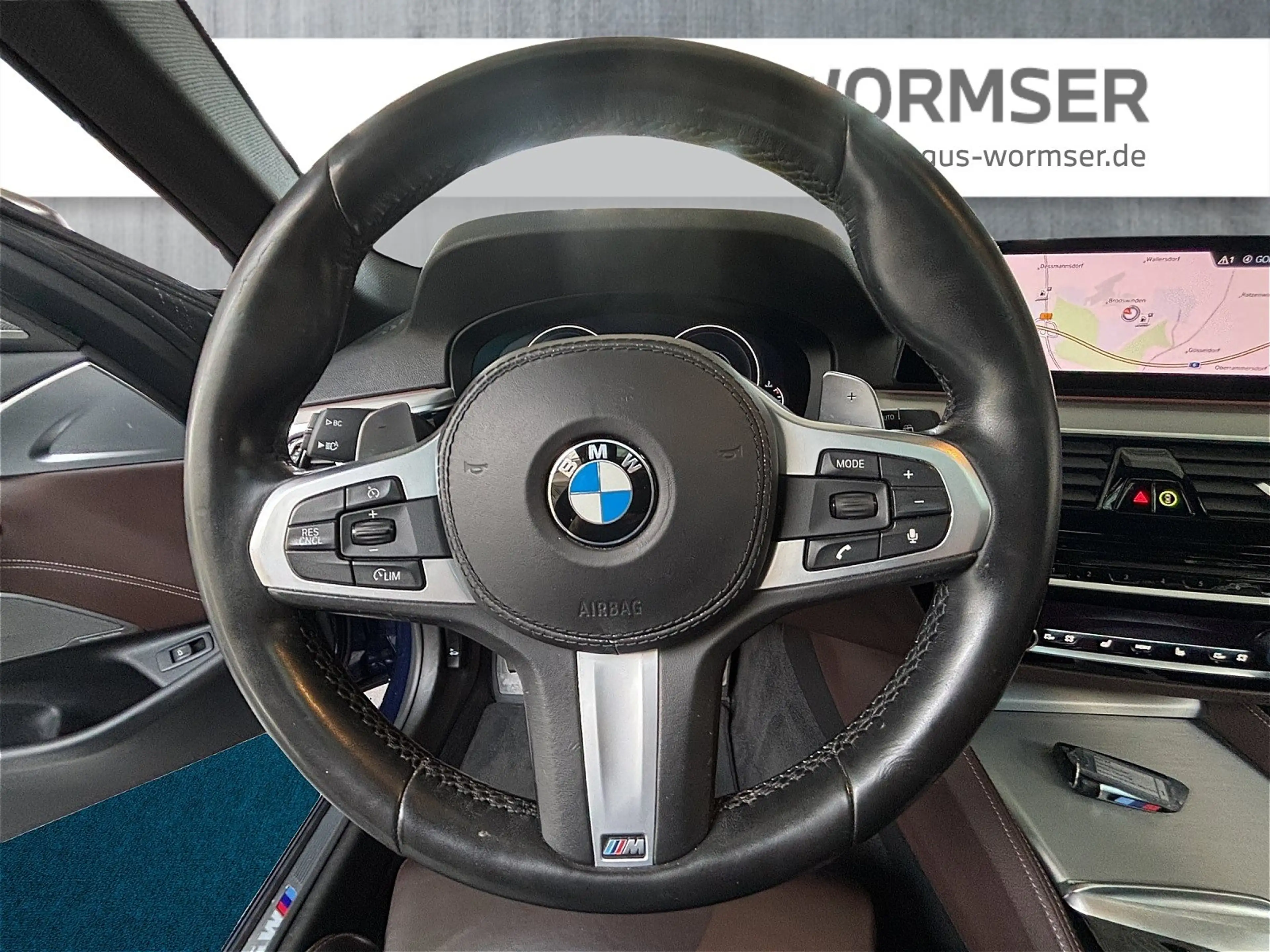 BMW 550 M550d xDrive Touring — photo 12