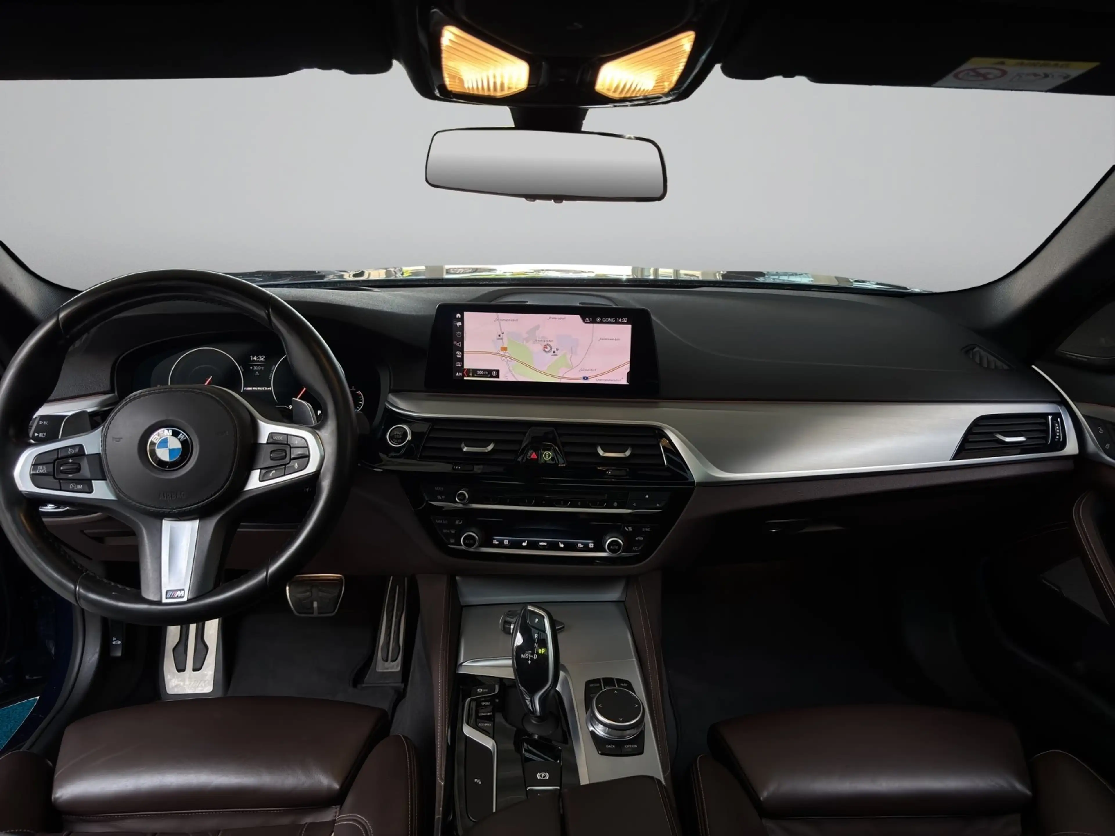 BMW 550 M550d xDrive Touring — photo 14