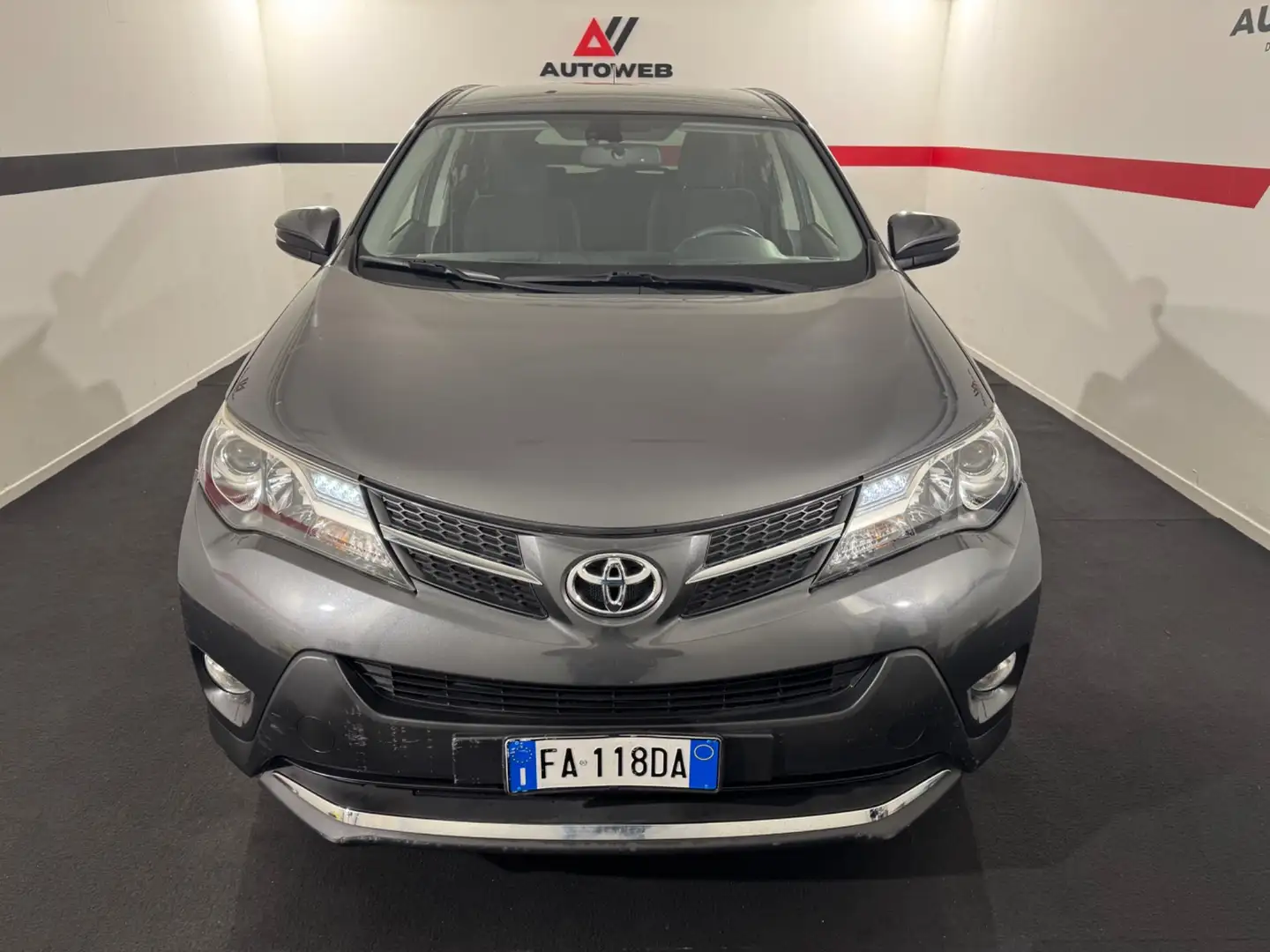 Toyota RAV 4 RAV4 2.0 D-4D 4WD Lounge White Ed. Gris - 2