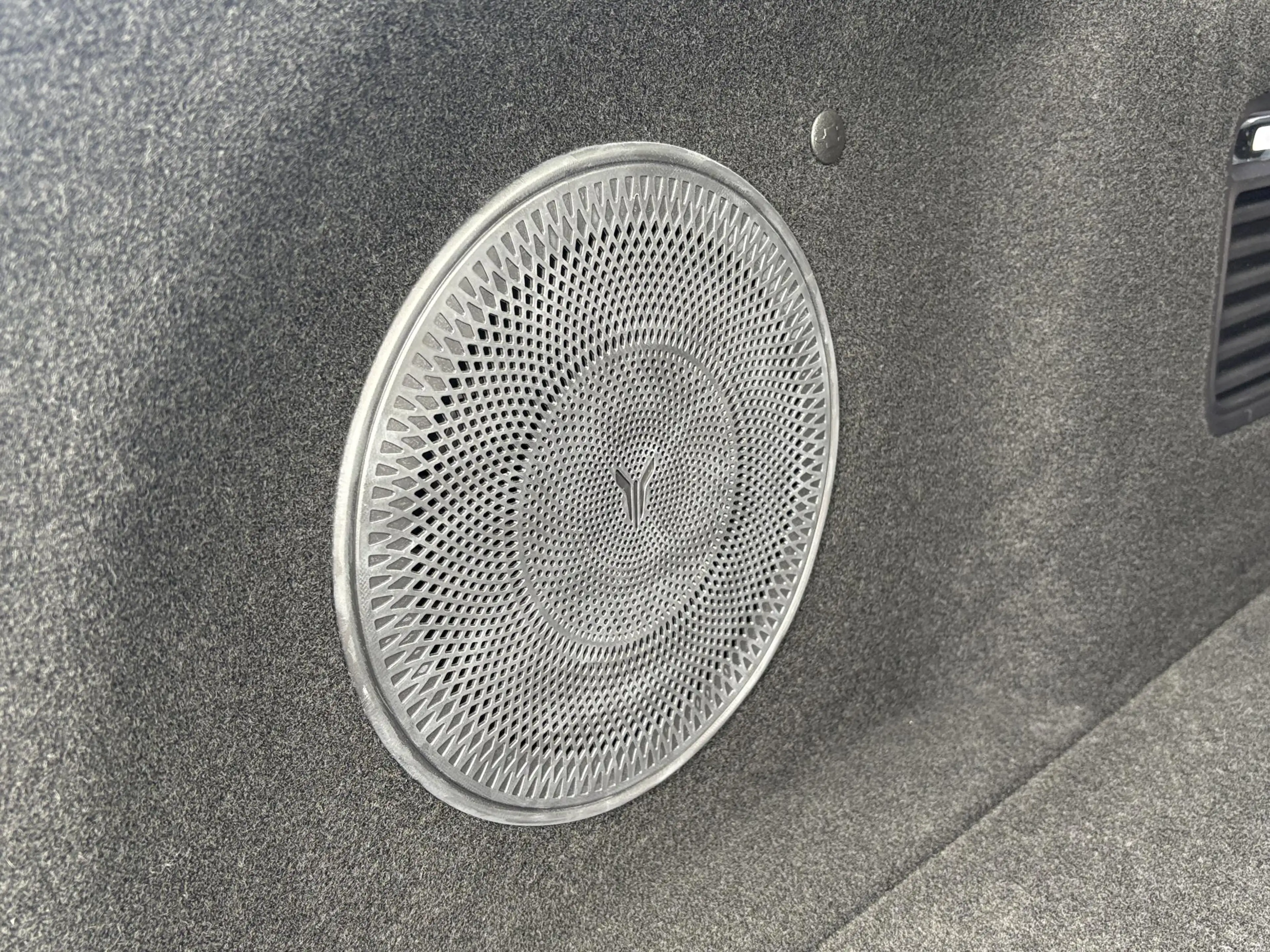 Voyah Free Flagship 4WD 106 kWh | Panoramadak | Dynaudio Hi-F — photo 12