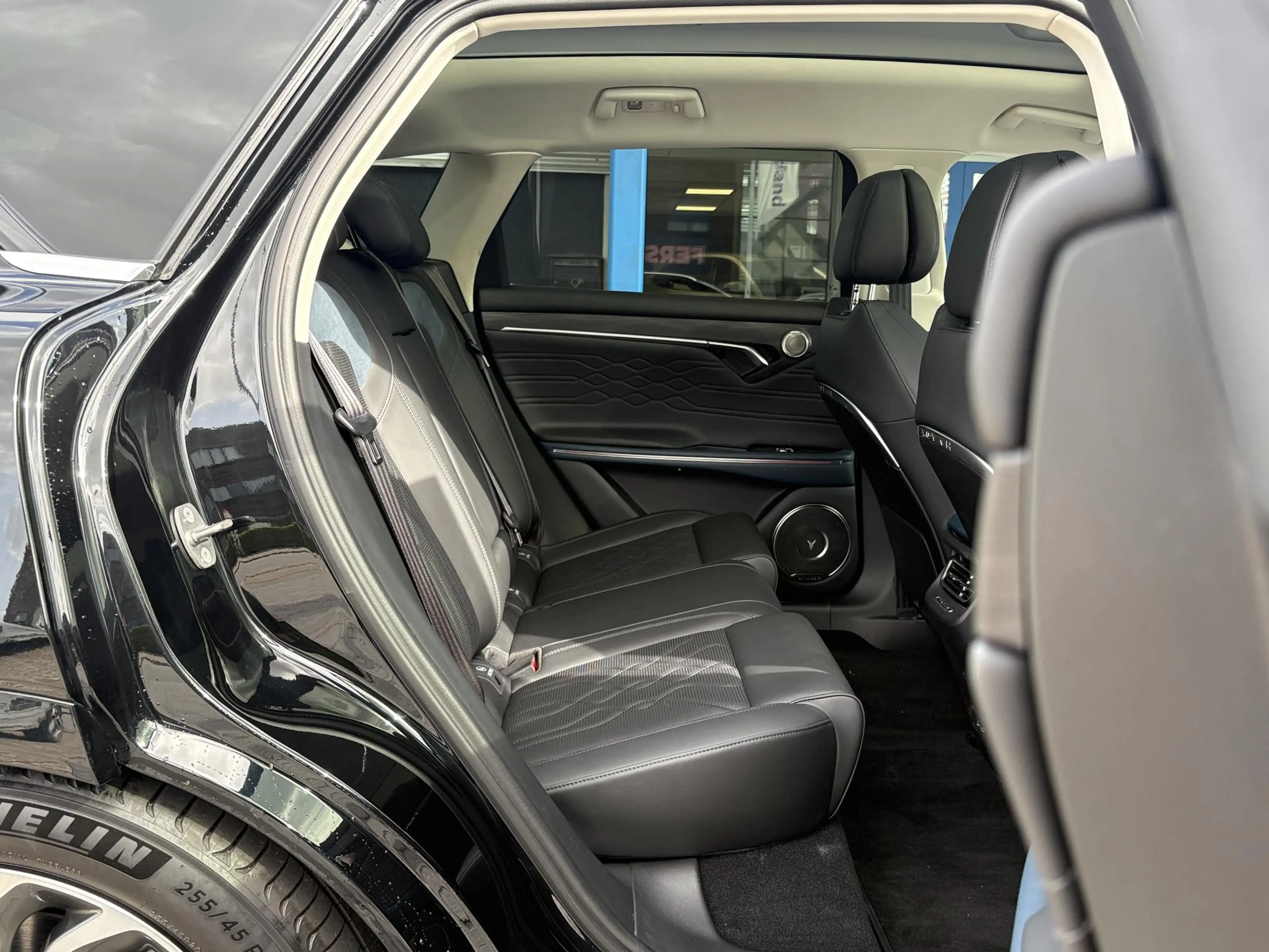 Voyah Free Flagship 4WD 106 kWh | Panoramadak | Dynaudio Hi-F — photo 6