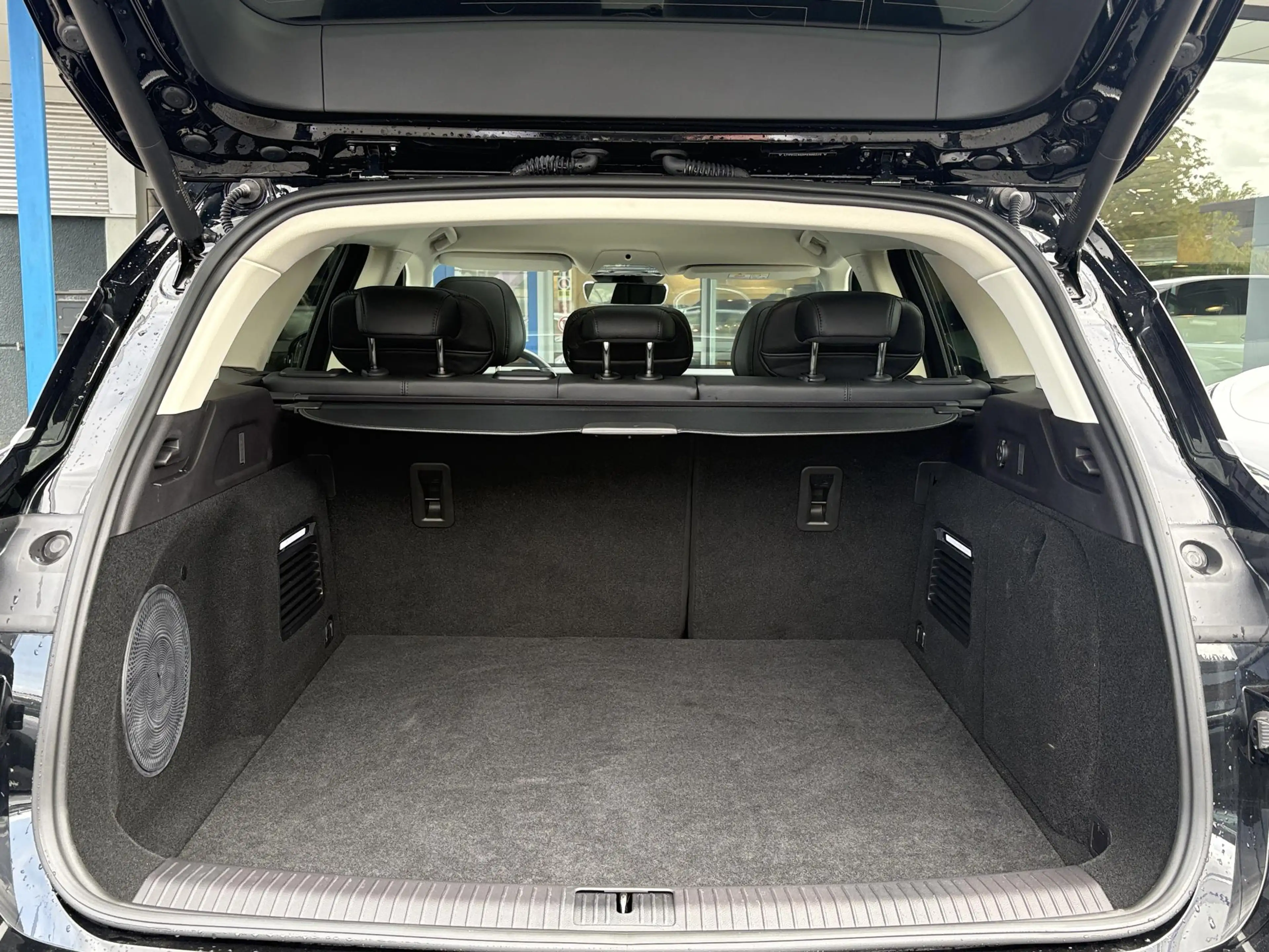 Voyah Free Flagship 4WD 106 kWh | Panoramadak | Dynaudio Hi-F — photo 10