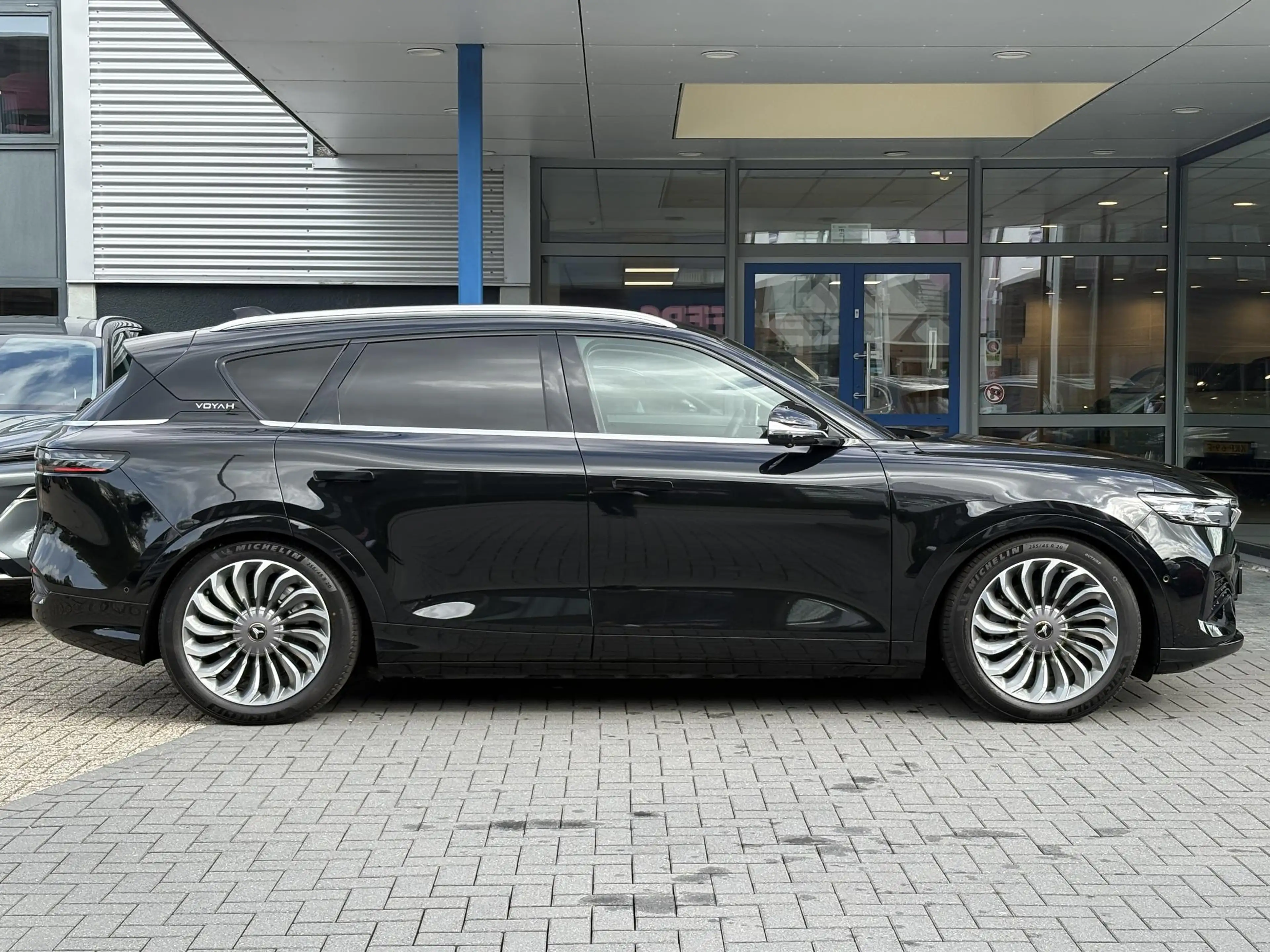 Voyah Free Flagship 4WD 106 kWh | Panoramadak | Dynaudio Hi-F — photo 4
