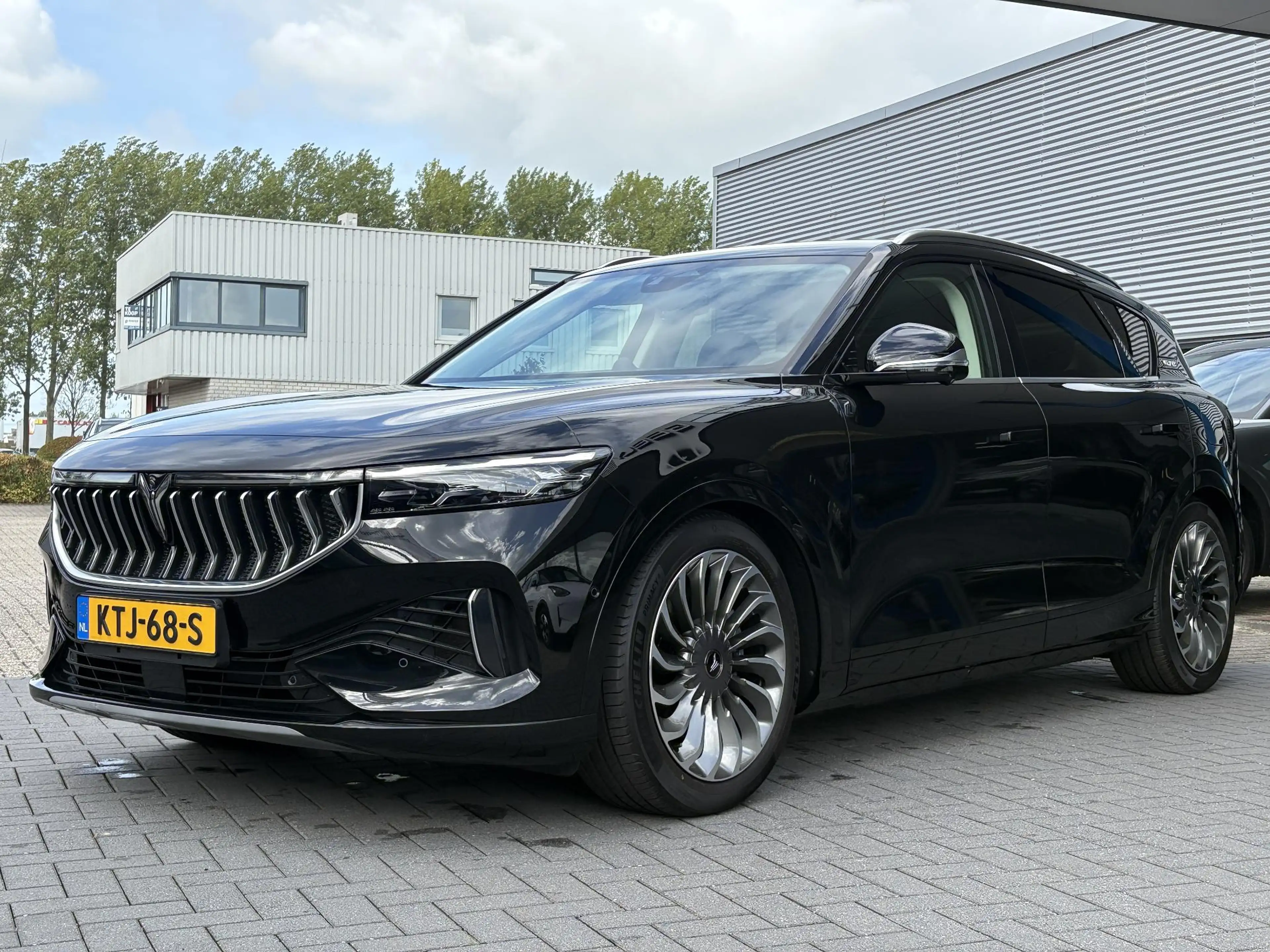 Voyah Free Flagship 4WD 106 kWh | Panoramadak | Dynaudio Hi-F — photo 3