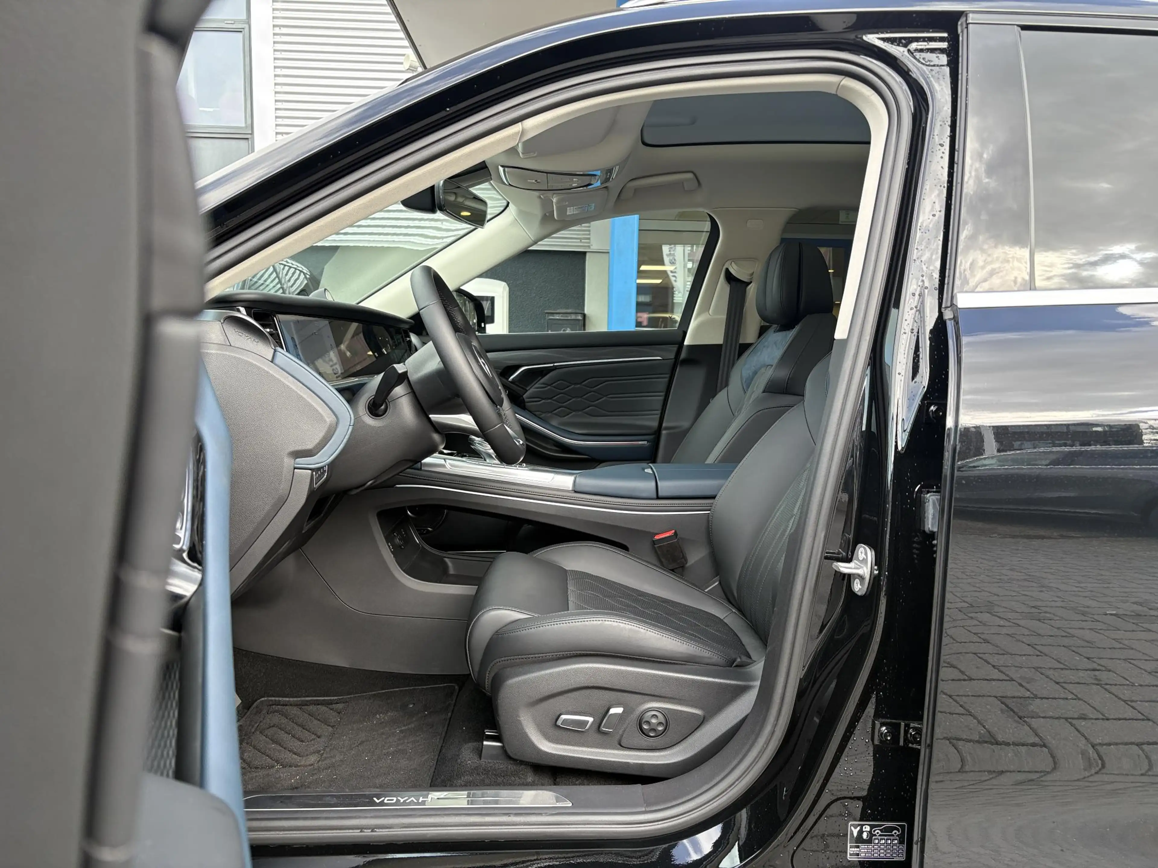 Voyah Free Flagship 4WD 106 kWh | Panoramadak | Dynaudio Hi-F — photo 15
