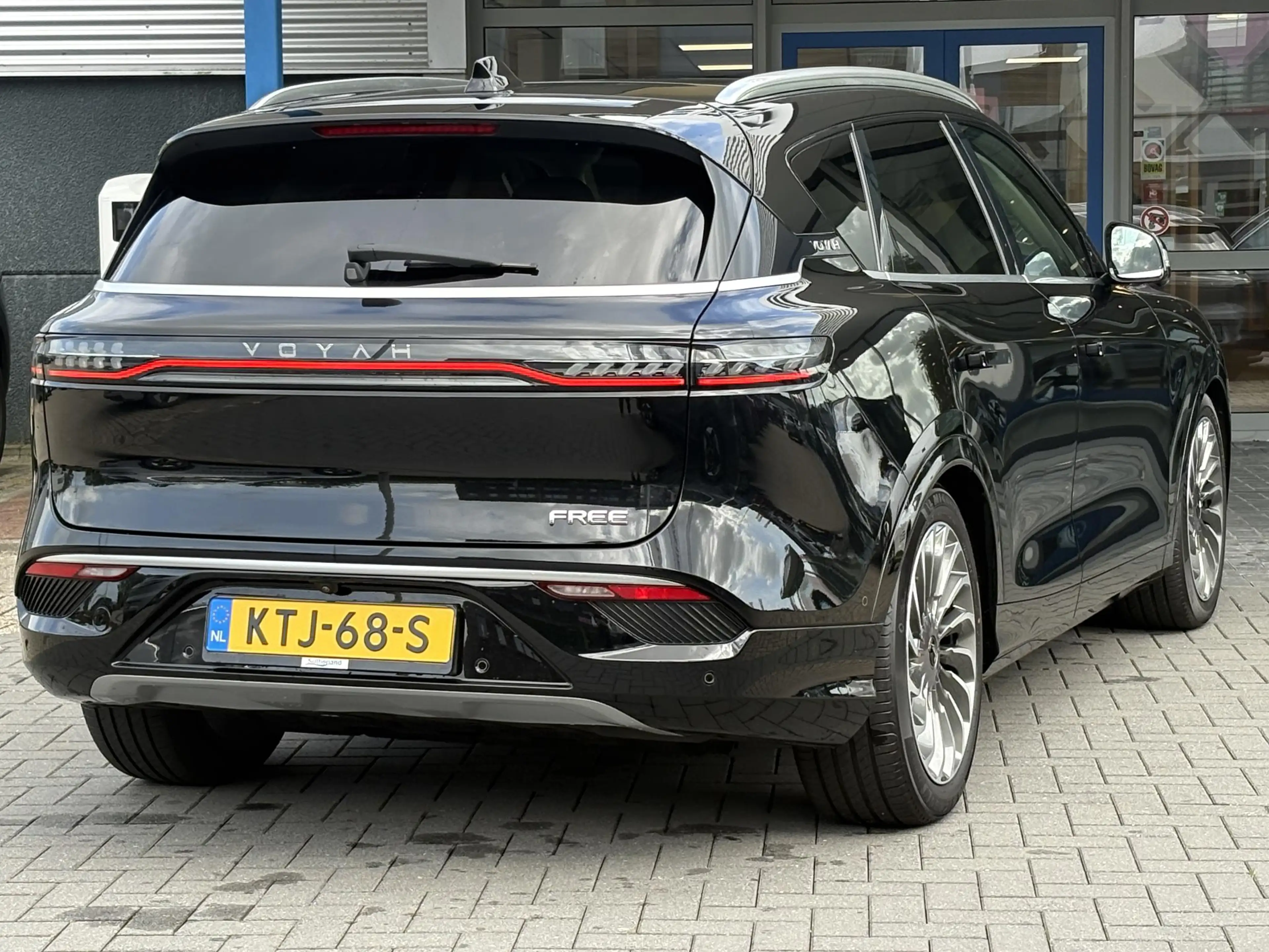 Voyah Free Flagship 4WD 106 kWh | Panoramadak | Dynaudio Hi-F — photo 9