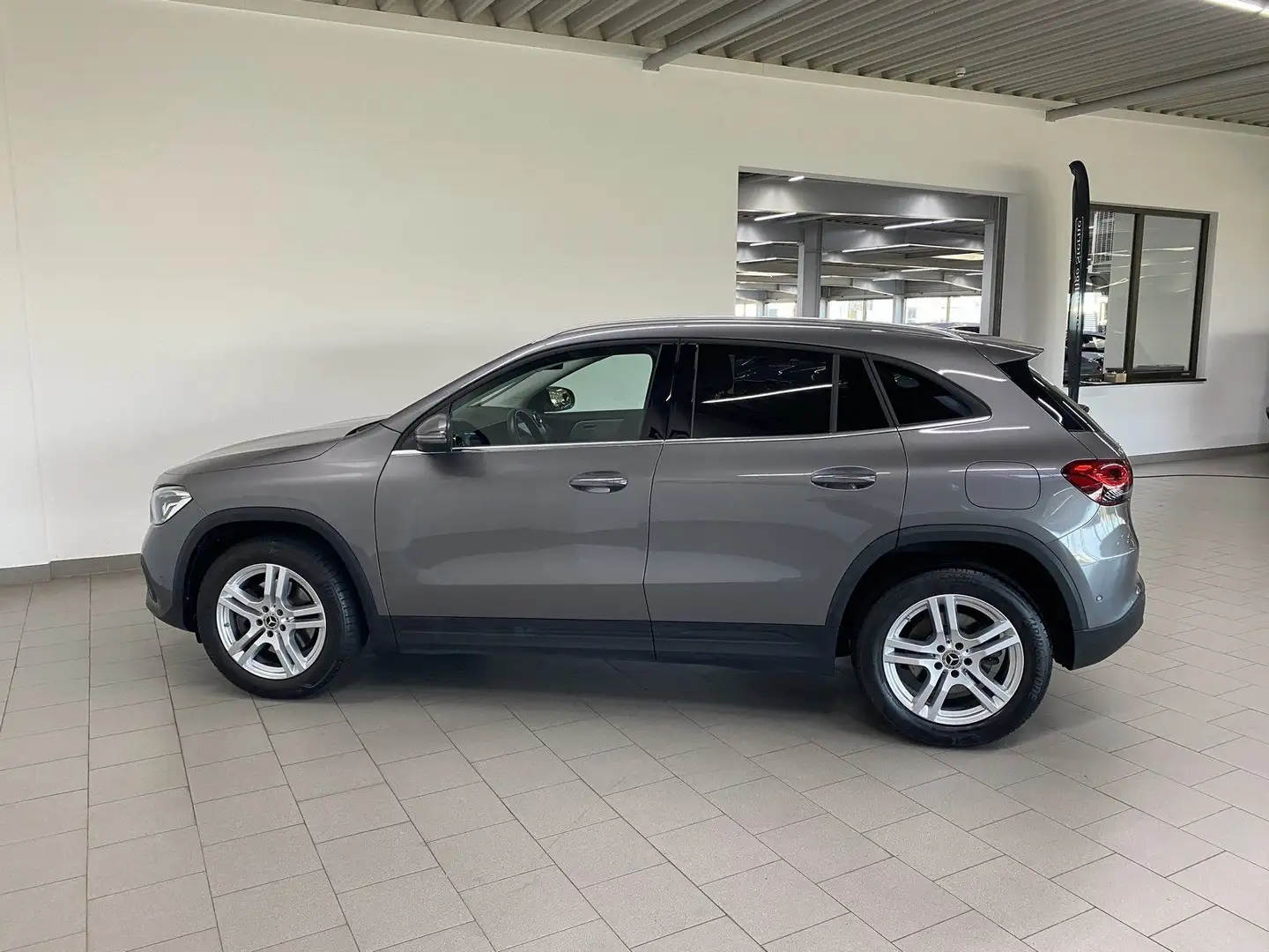 Mercedes-Benz GLA 250 4M STYLE+DISTR+LED+MBUX HIGH END+360° Grau - 2