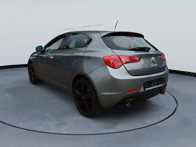 Alfa Romeo Giulietta view 5
