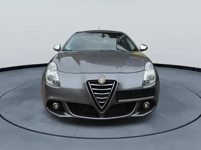 Alfa Romeo Giulietta view 2