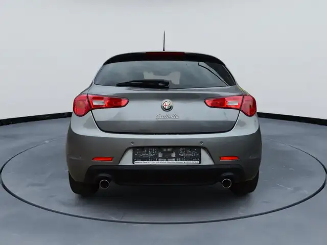 Alfa Romeo Giulietta view 6