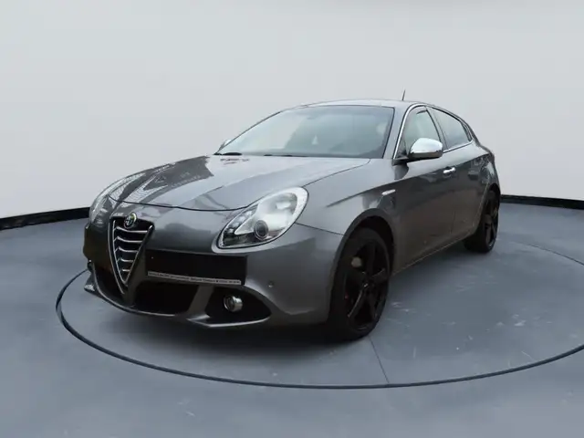 Alfa Romeo Giulietta view 4