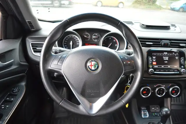 Alfa Romeo Giulietta view 13