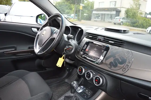 Alfa Romeo Giulietta view 10