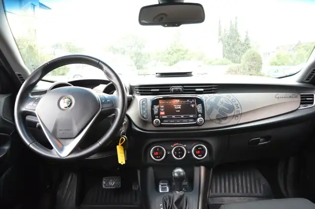 Alfa Romeo Giulietta view 14