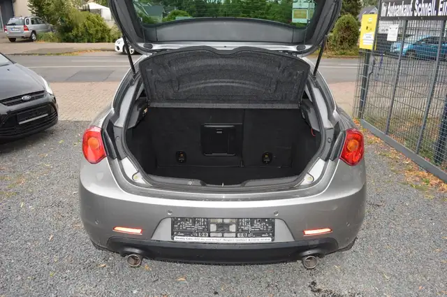 Alfa Romeo Giulietta view 12
