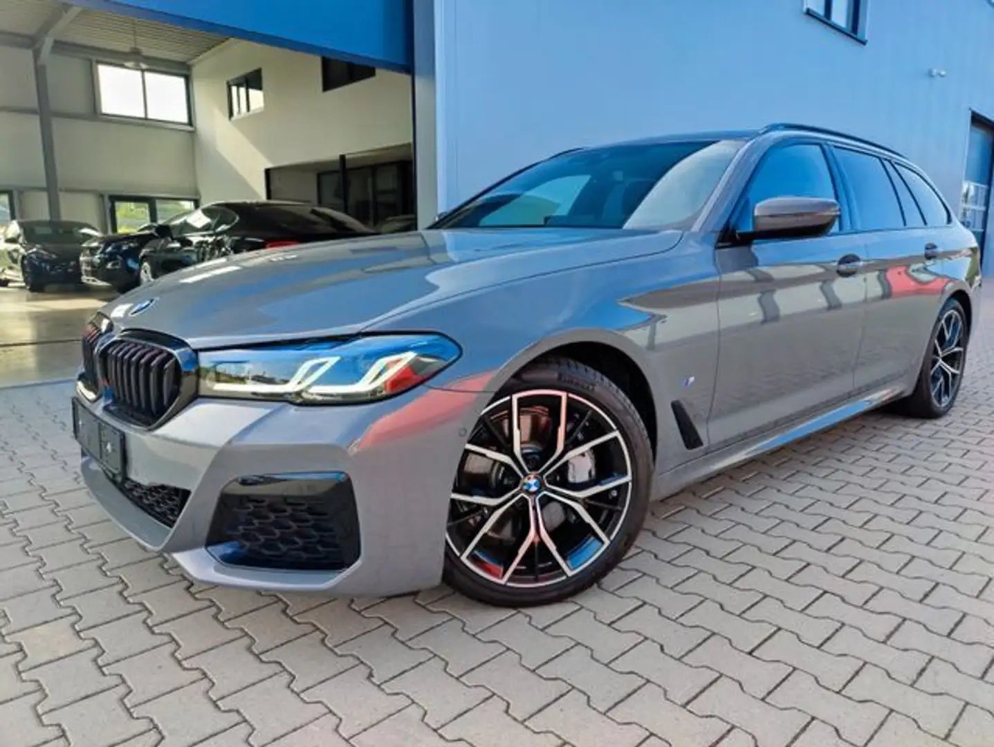 BMW 540 d xDrive M Sport LAZER Head-Up PANO AHK RKam Gris - 1