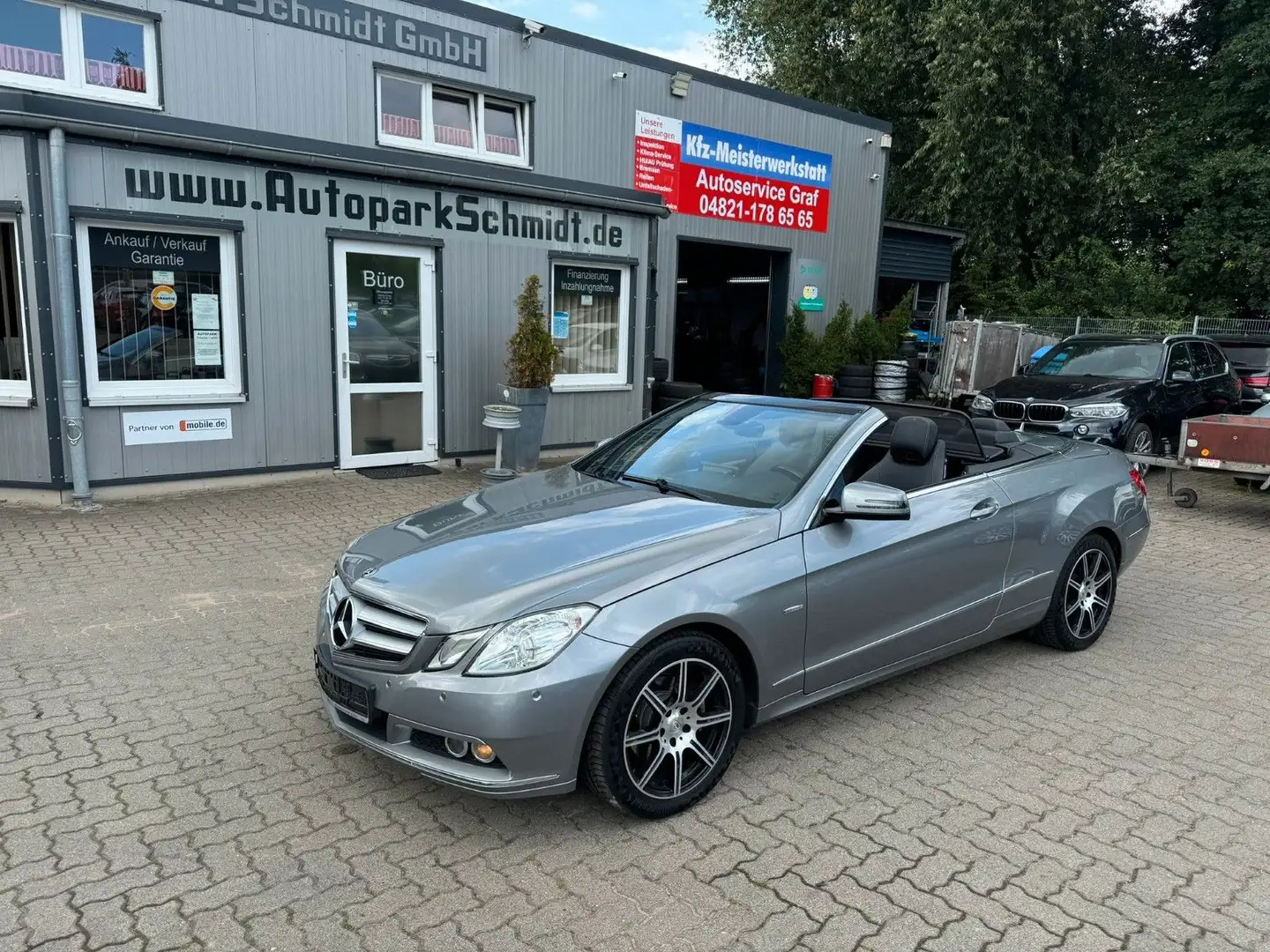 Mercedes-Benz E 200 CGI Cabrio AUTOM°LEDER°AHK°NAVI°H&K°SITZH! Silber - 1