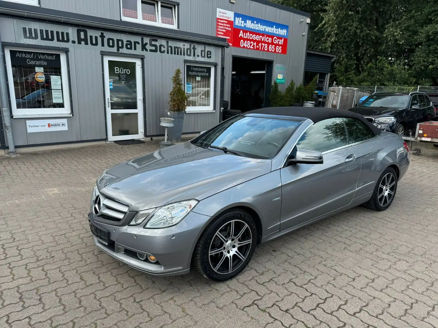 Mercedes-Benz E 200 CGI Cabrio AUTOM°LEDER°AHK°NAVI°H&K°SITZH! Silber - 2