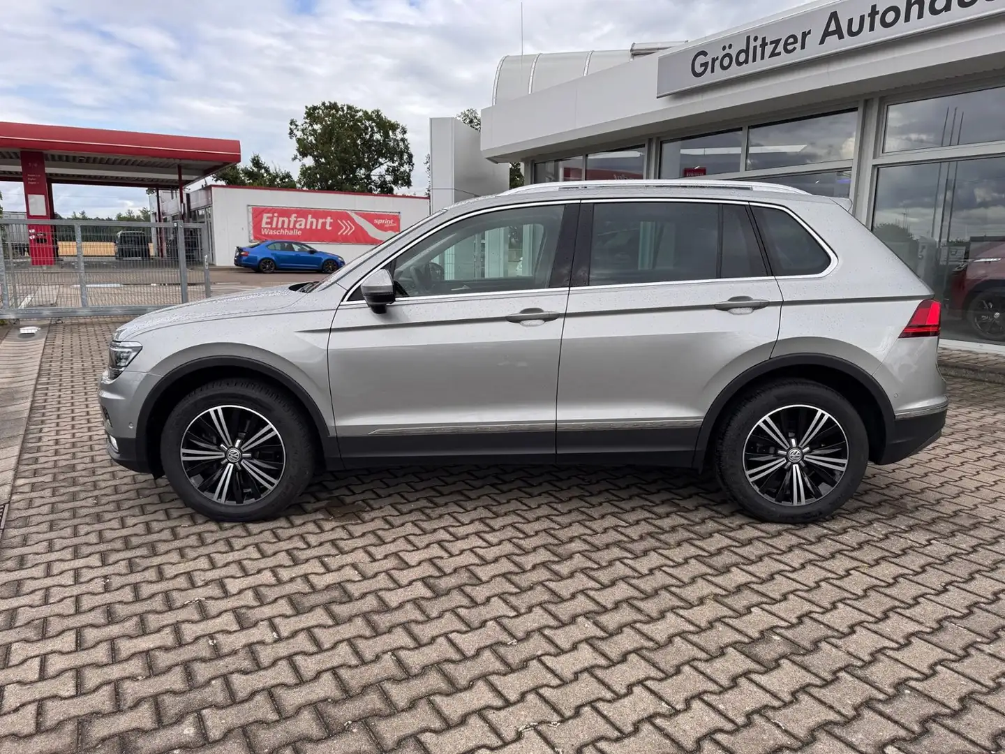 Volkswagen Tiguan Highline 4M NAV|LED|CAM|APP|ACC Silber - 2