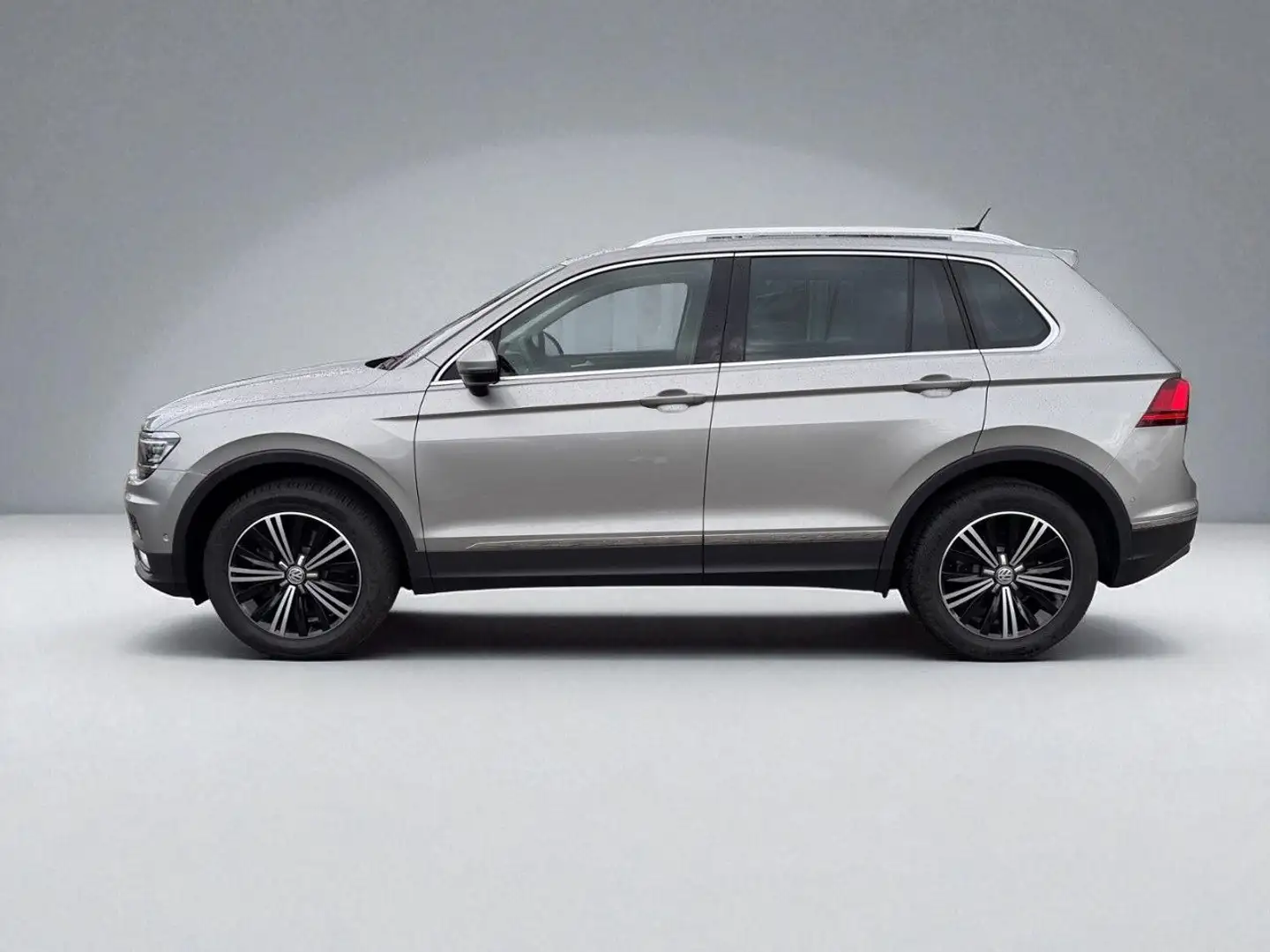 Volkswagen Tiguan Highline 4M NAV|LED|CAM|APP|ACC Plateado - 2