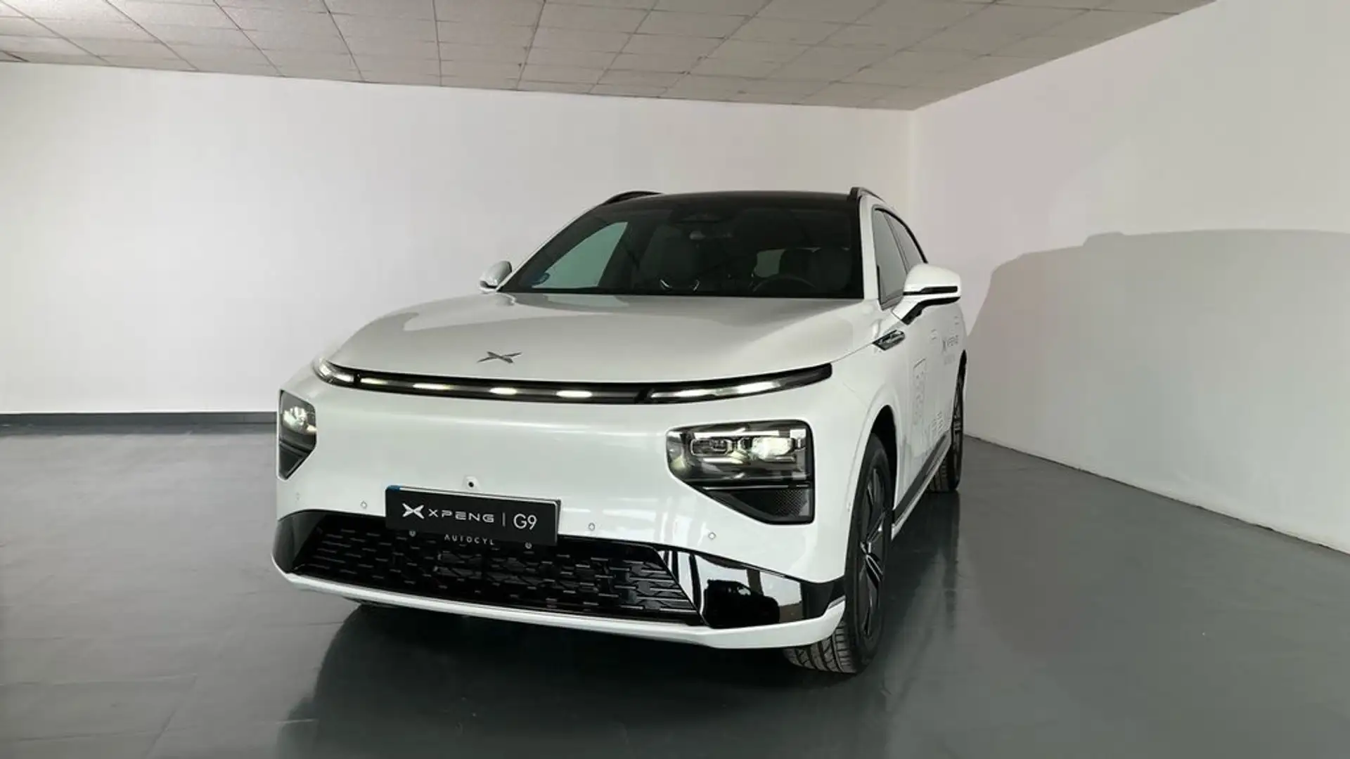 Xpeng G9 Long Range RWD Bianco - 2