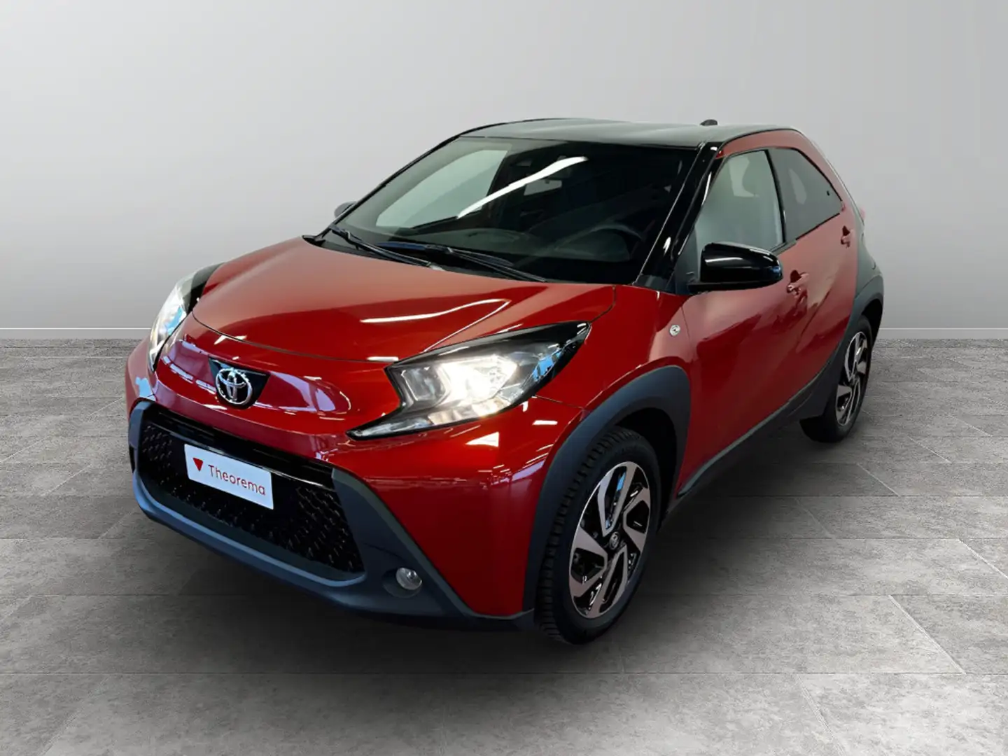 Toyota Aygo X 1.0 Trend Rood - 1