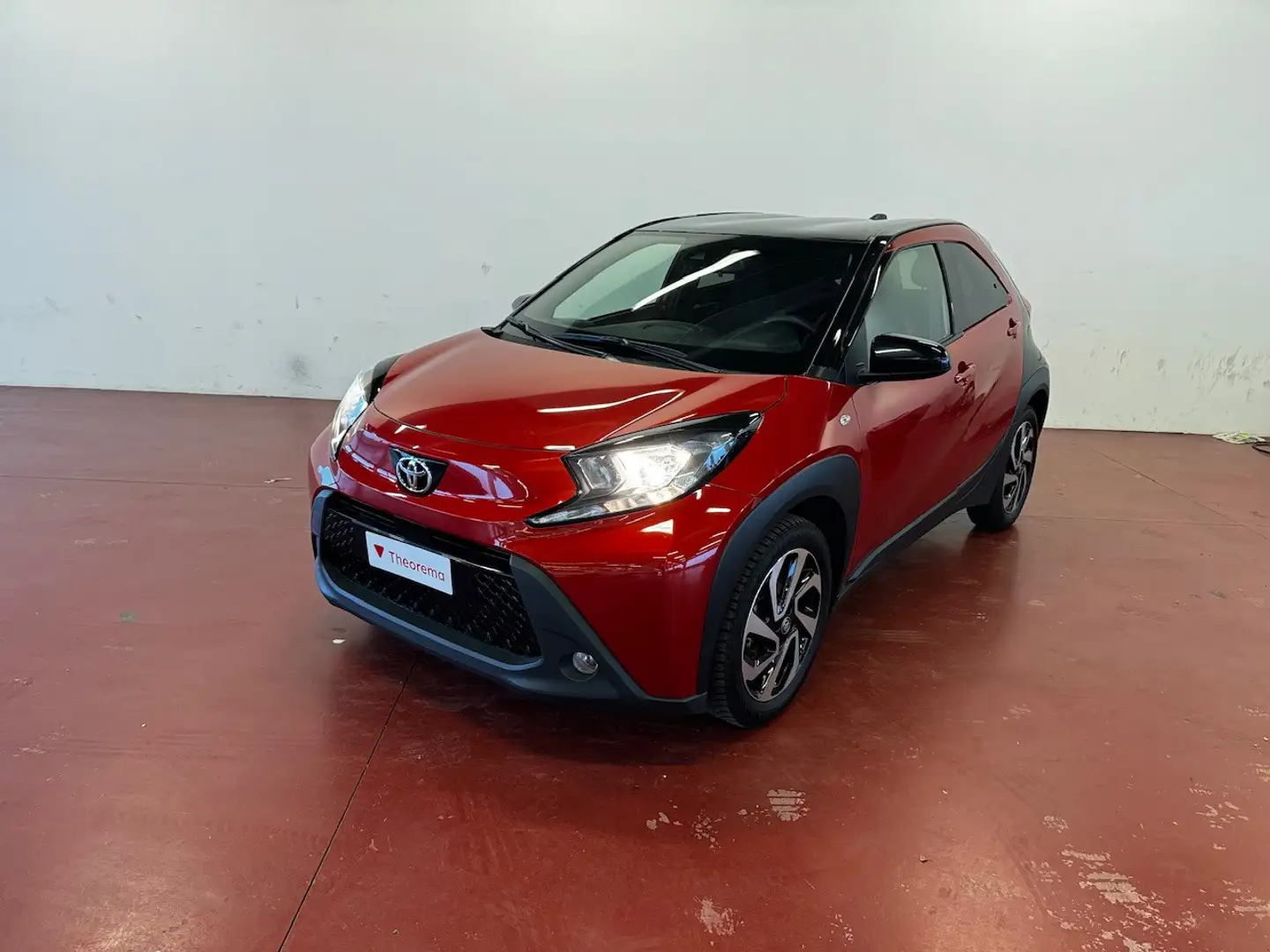 Toyota Aygo X 1.0 Trend Rosso - 1