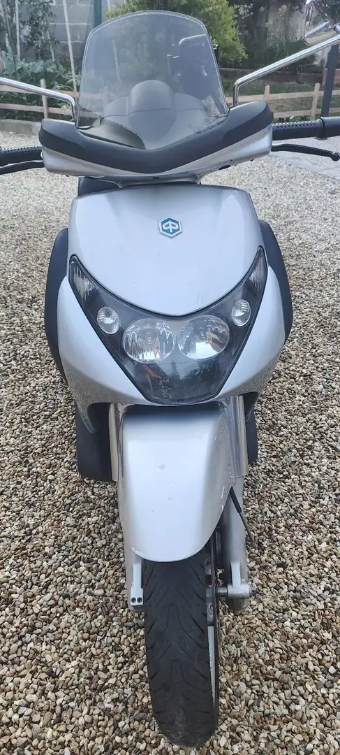 Piaggio Beverly 400 Srebrny - 1