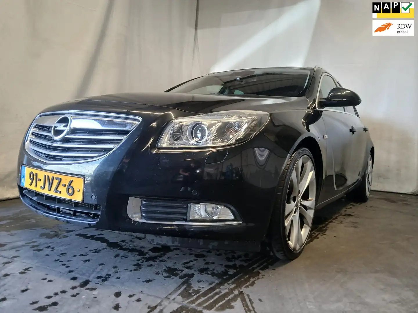 Opel Insignia Sports Tourer 2.0 T Cosmo - Clima - Navi - Turbo D Zwart - 1