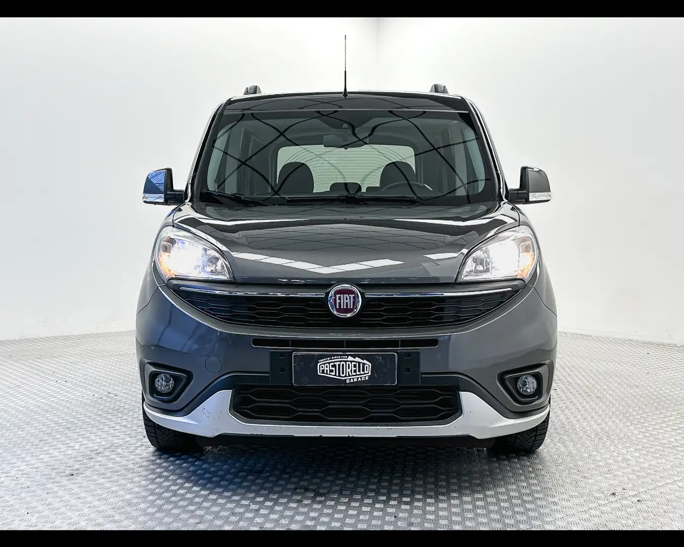 Fiat Doblo Doblò 1.6 MJT 16V 120CV Trekking Gris - 2