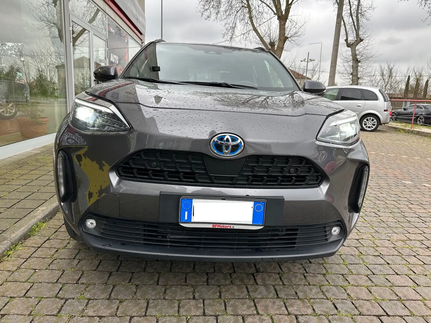 Toyota Yaris Yaris Cross 1.5h Trend awd-i 116cv e-cvt Grigio - 2