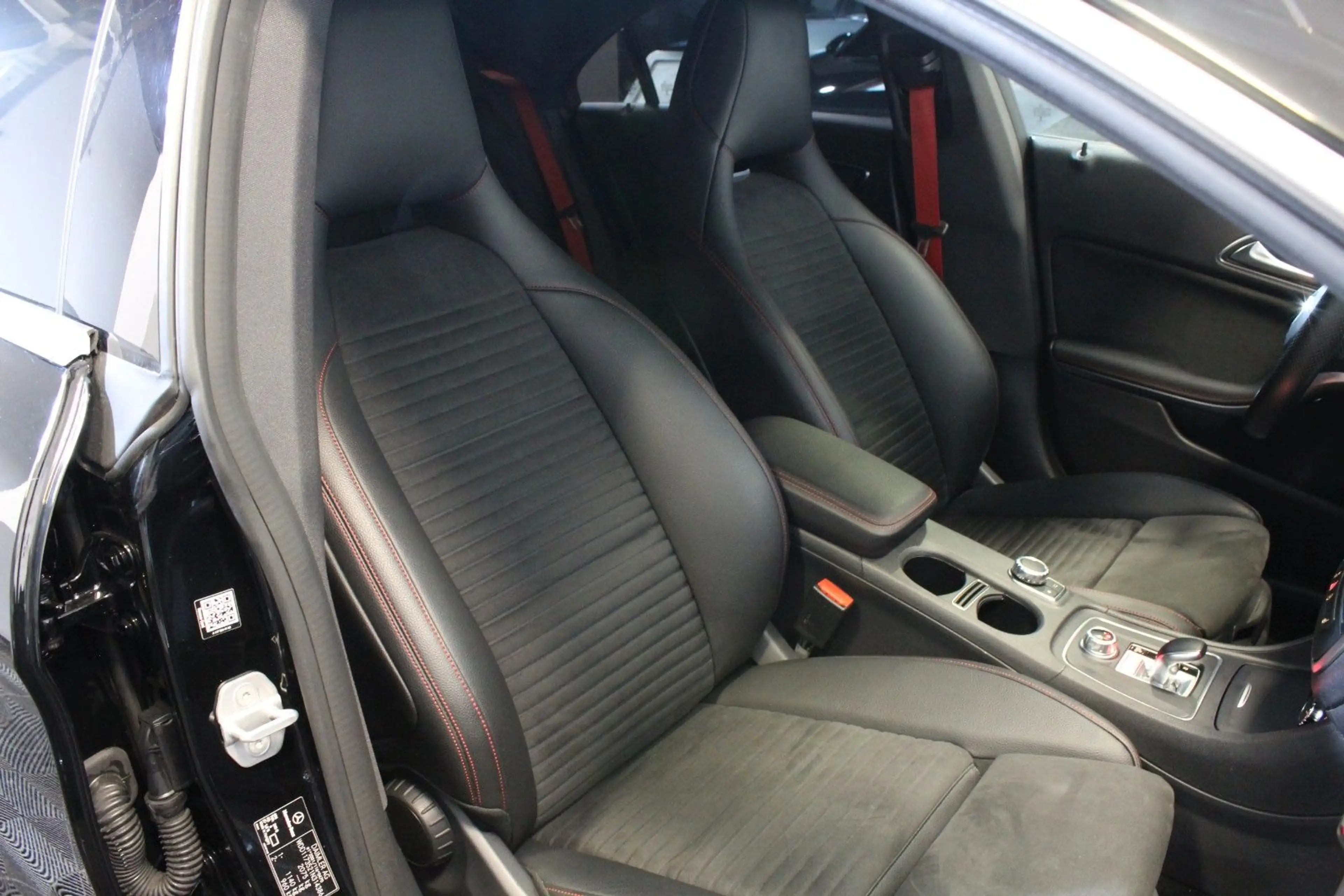 Mercedes-Benz CLA 45 AMG *4Matic*Navi*Xenon*Kamera*Dynamic Sel. — photo 25