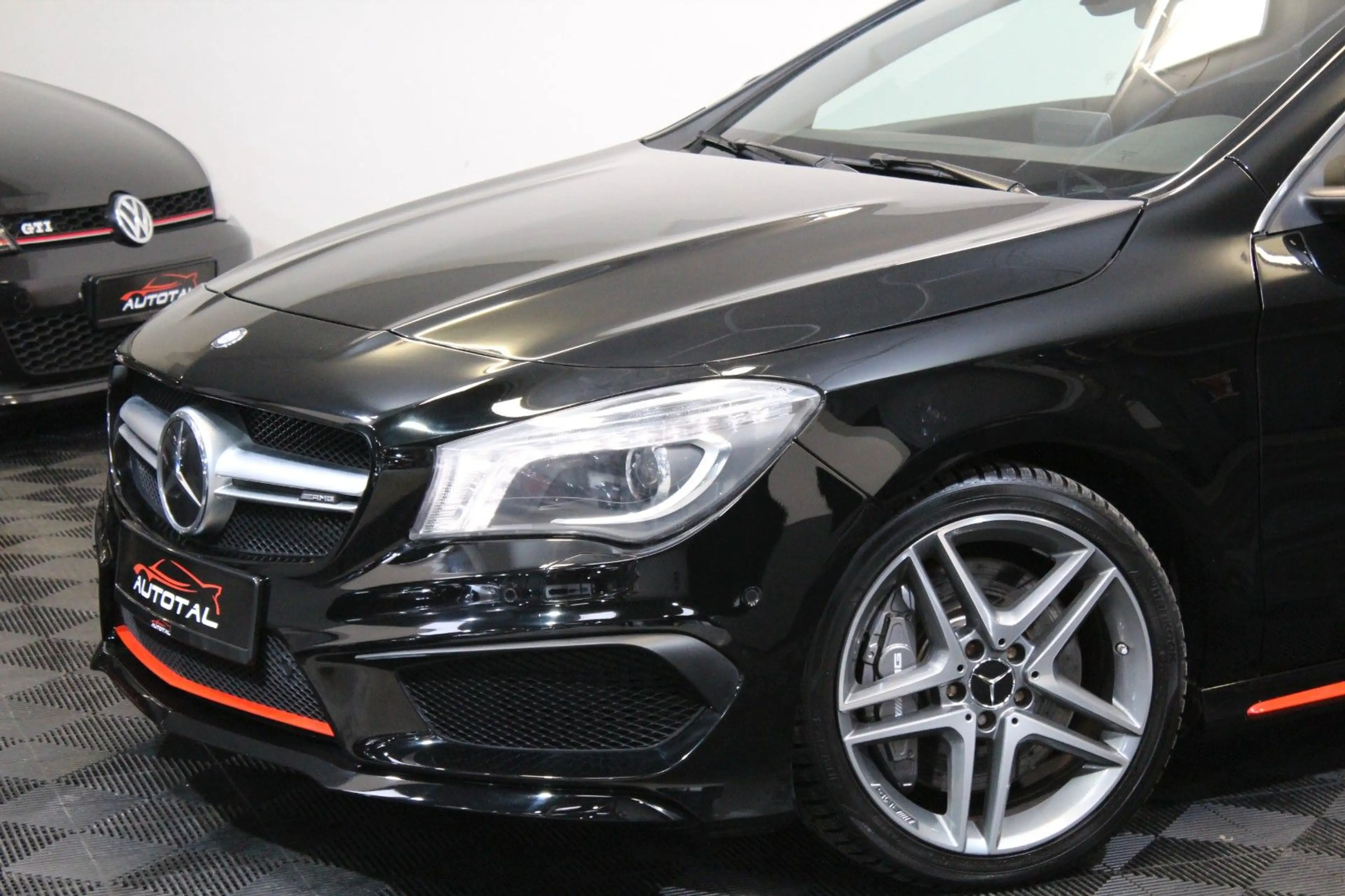 Mercedes-Benz CLA 45 AMG *4Matic*Navi*Xenon*Kamera*Dynamic Sel. — photo 3