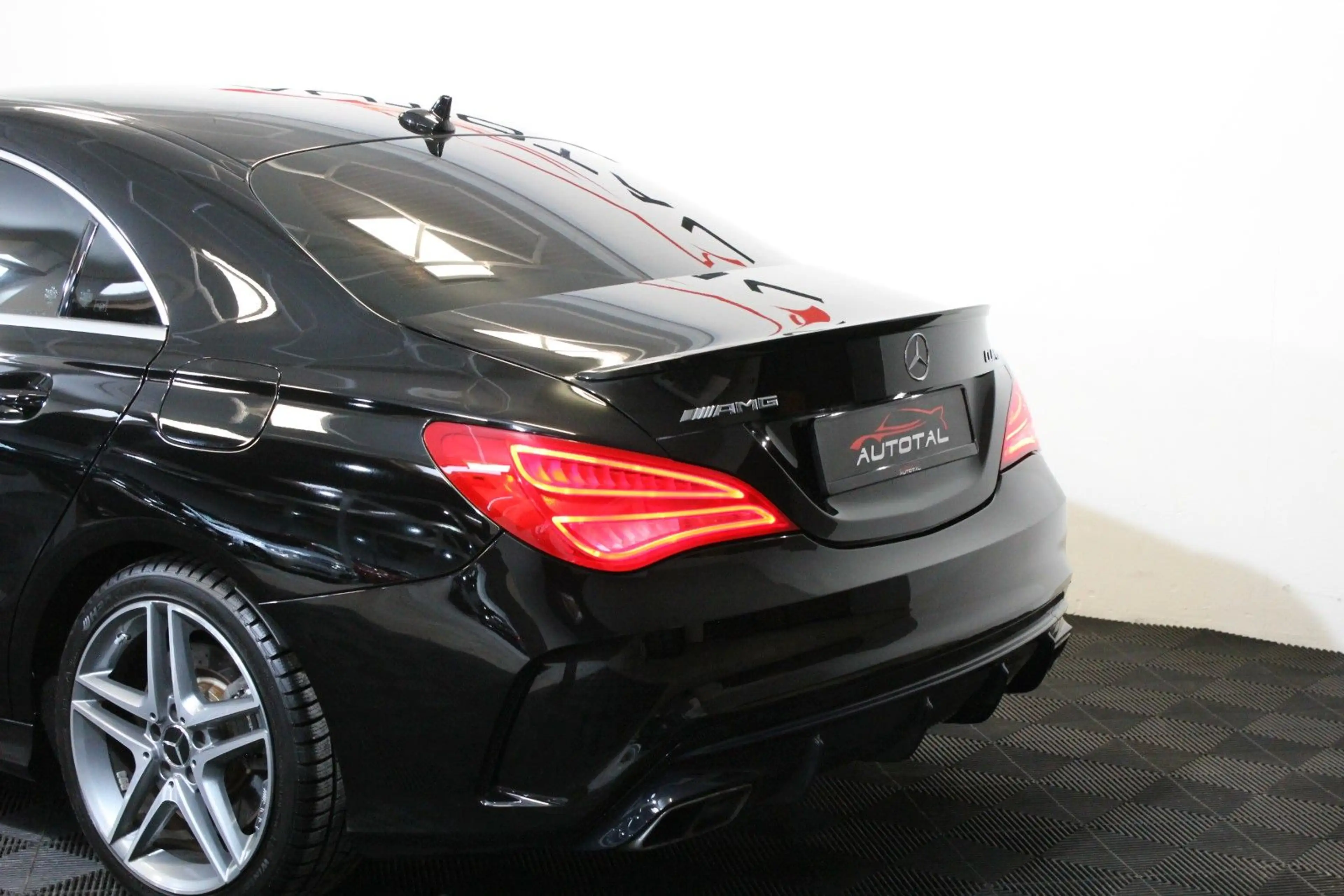 Mercedes-Benz CLA 45 AMG *4Matic*Navi*Xenon*Kamera*Dynamic Sel. — photo 34