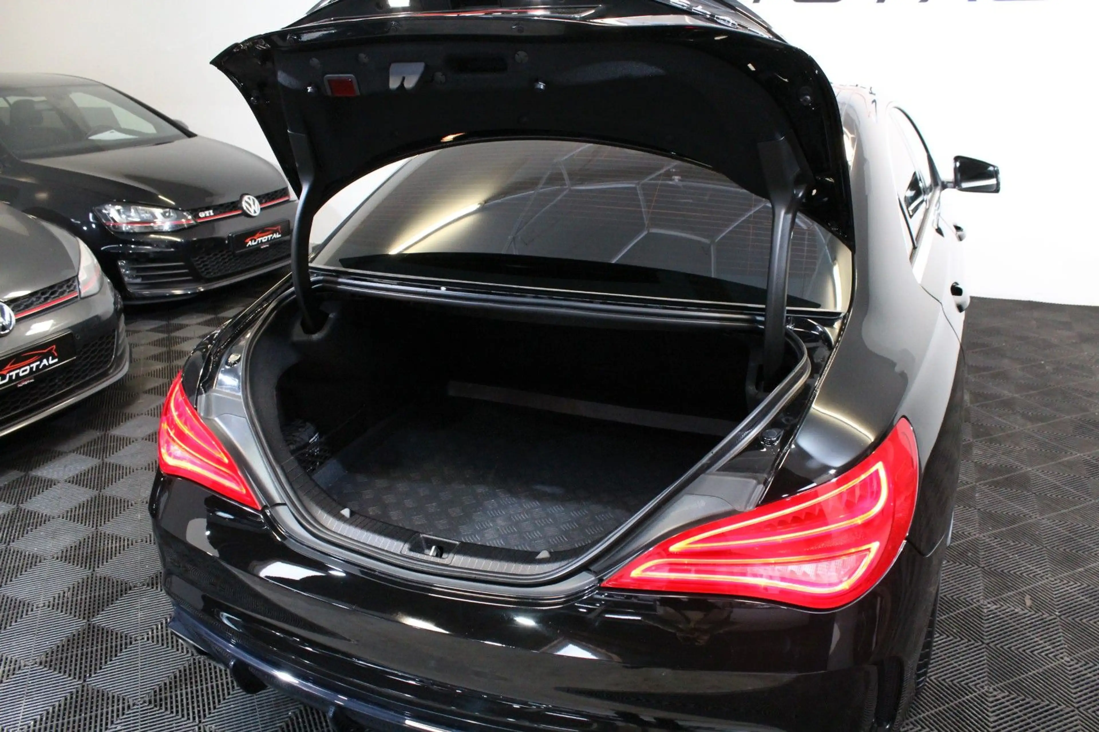 Mercedes-Benz CLA 45 AMG *4Matic*Navi*Xenon*Kamera*Dynamic Sel. — photo 13