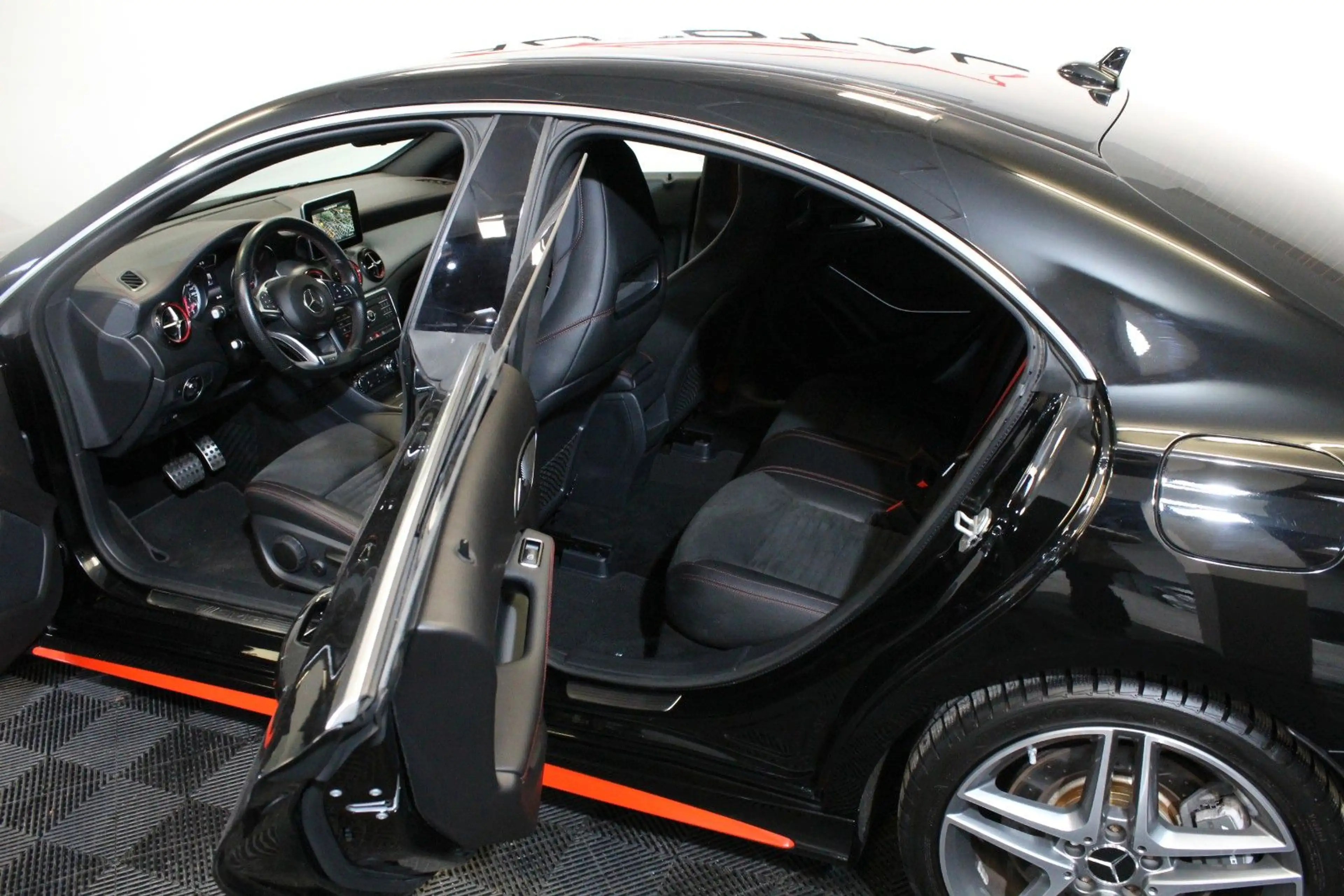 Mercedes-Benz CLA 45 AMG *4Matic*Navi*Xenon*Kamera*Dynamic Sel. — photo 33
