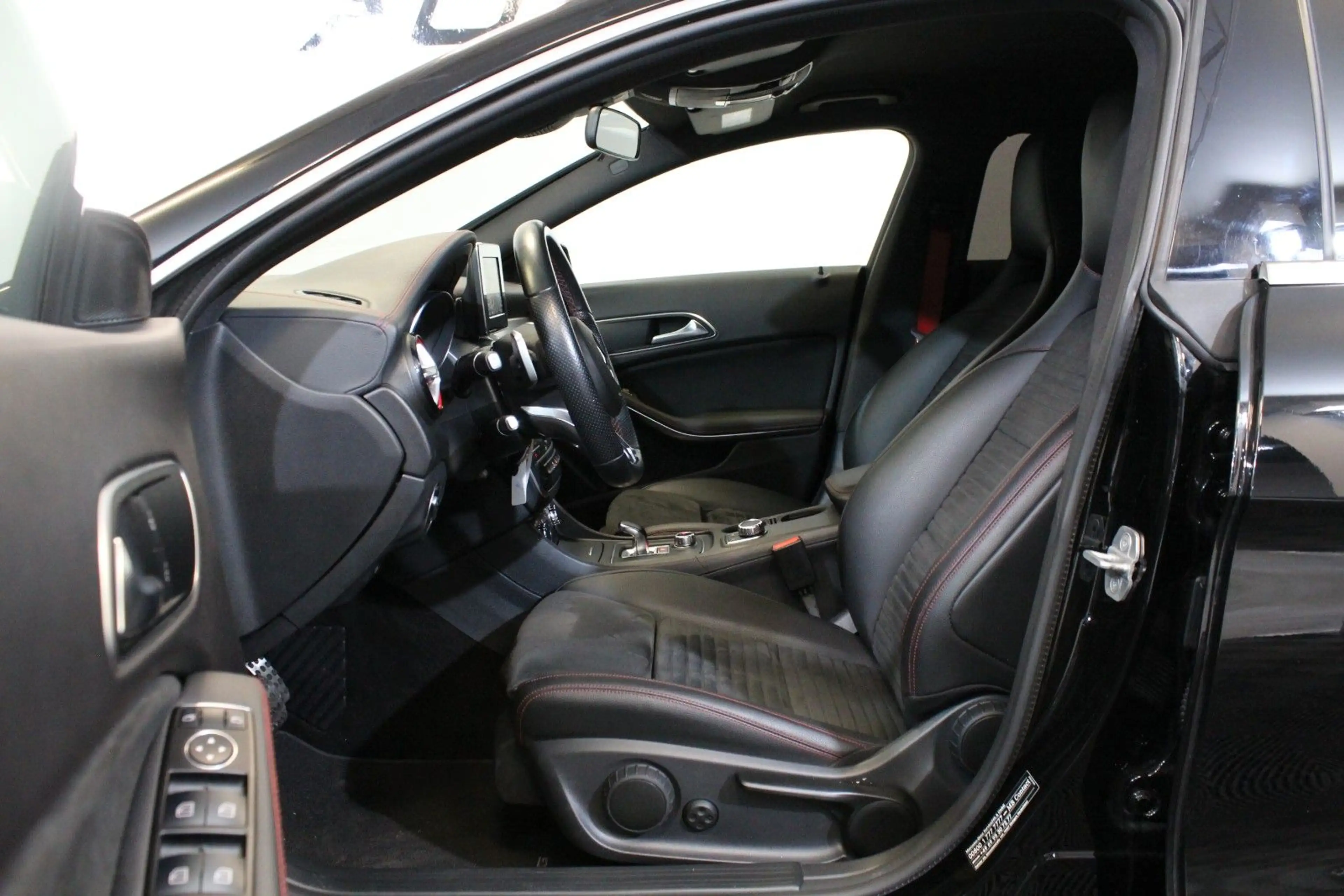 Mercedes-Benz CLA 45 AMG *4Matic*Navi*Xenon*Kamera*Dynamic Sel. — photo 18