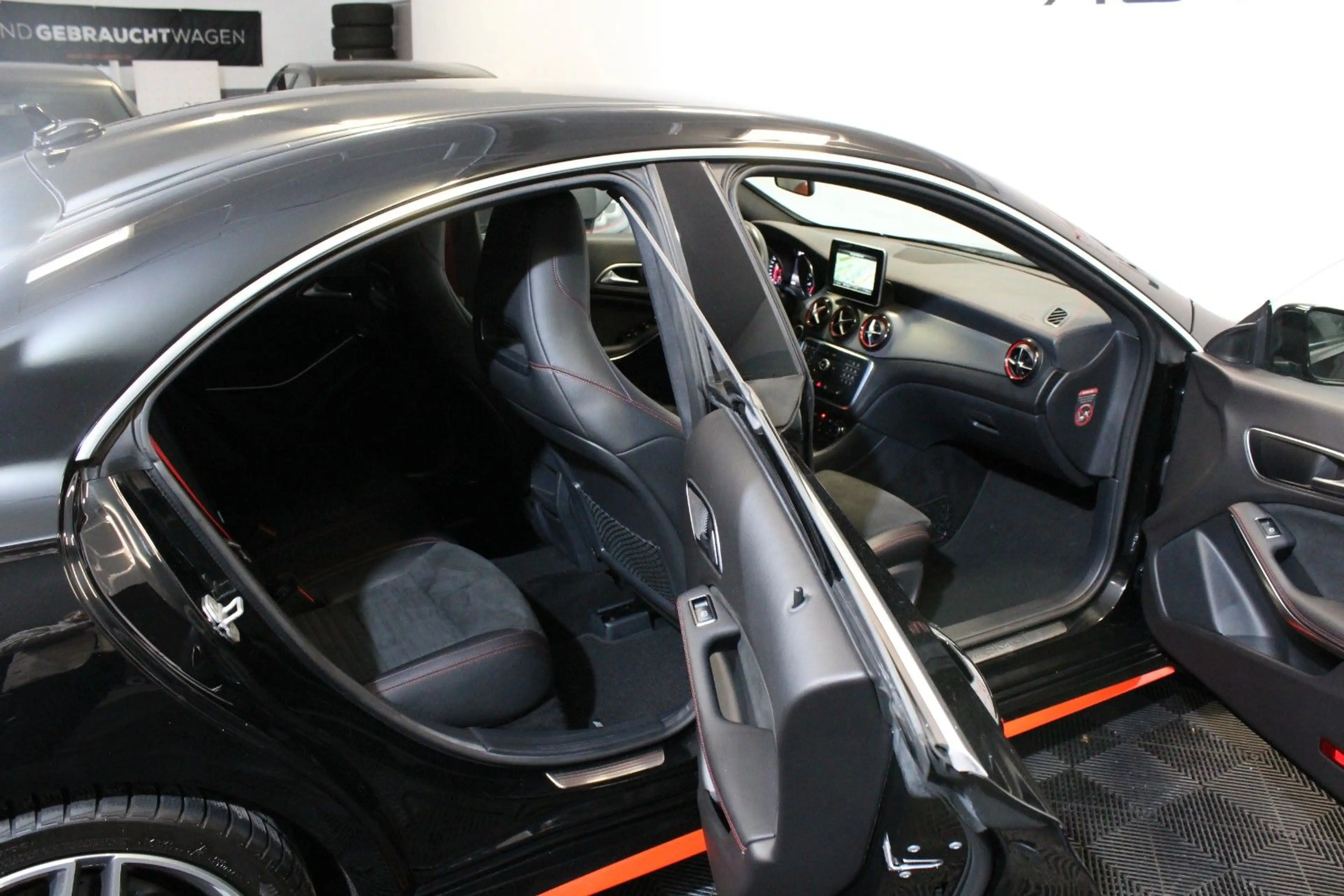 Mercedes-Benz CLA 45 AMG *4Matic*Navi*Xenon*Kamera*Dynamic Sel. — photo 27