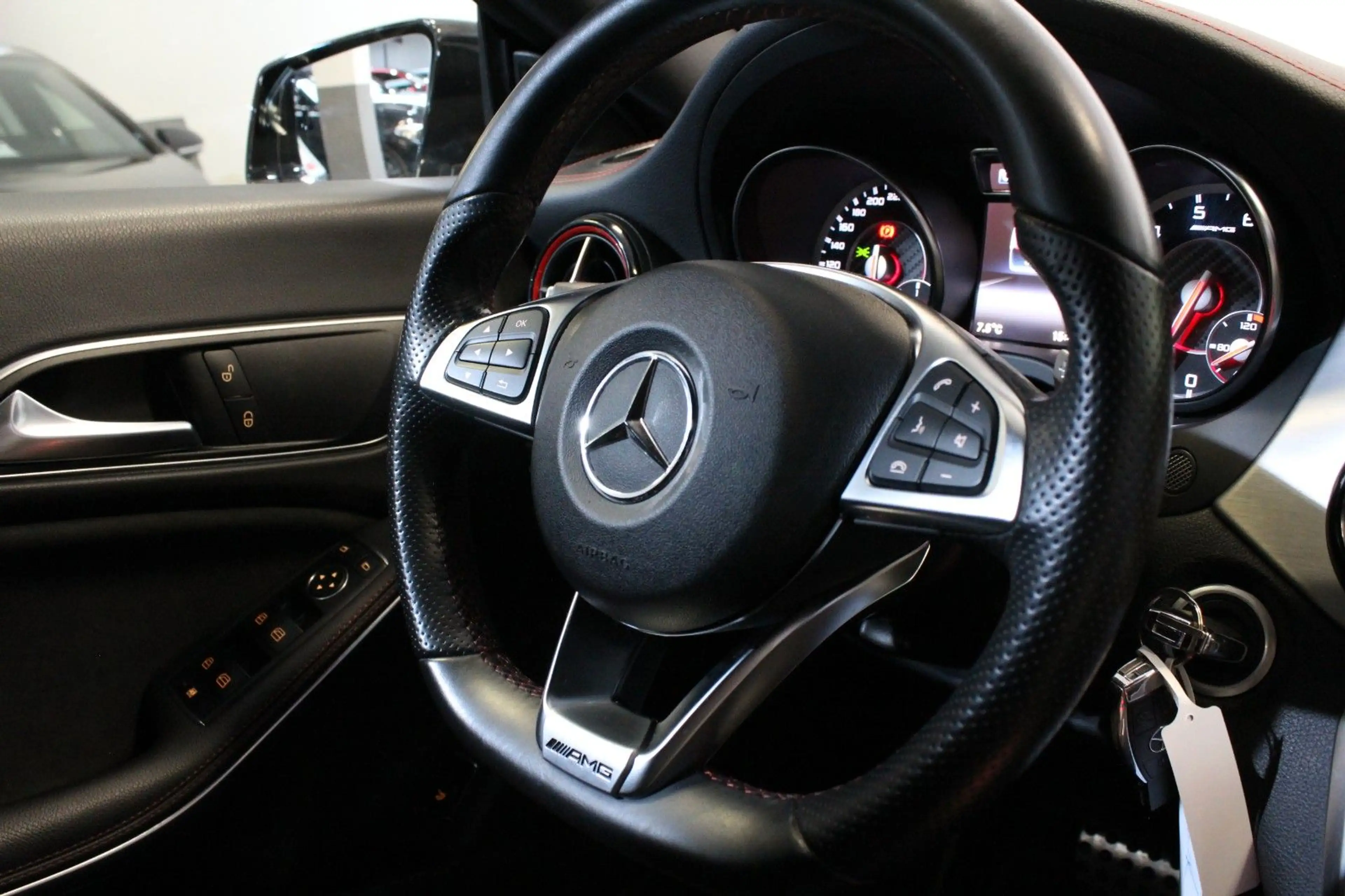 Mercedes-Benz CLA 45 AMG *4Matic*Navi*Xenon*Kamera*Dynamic Sel. — photo 29