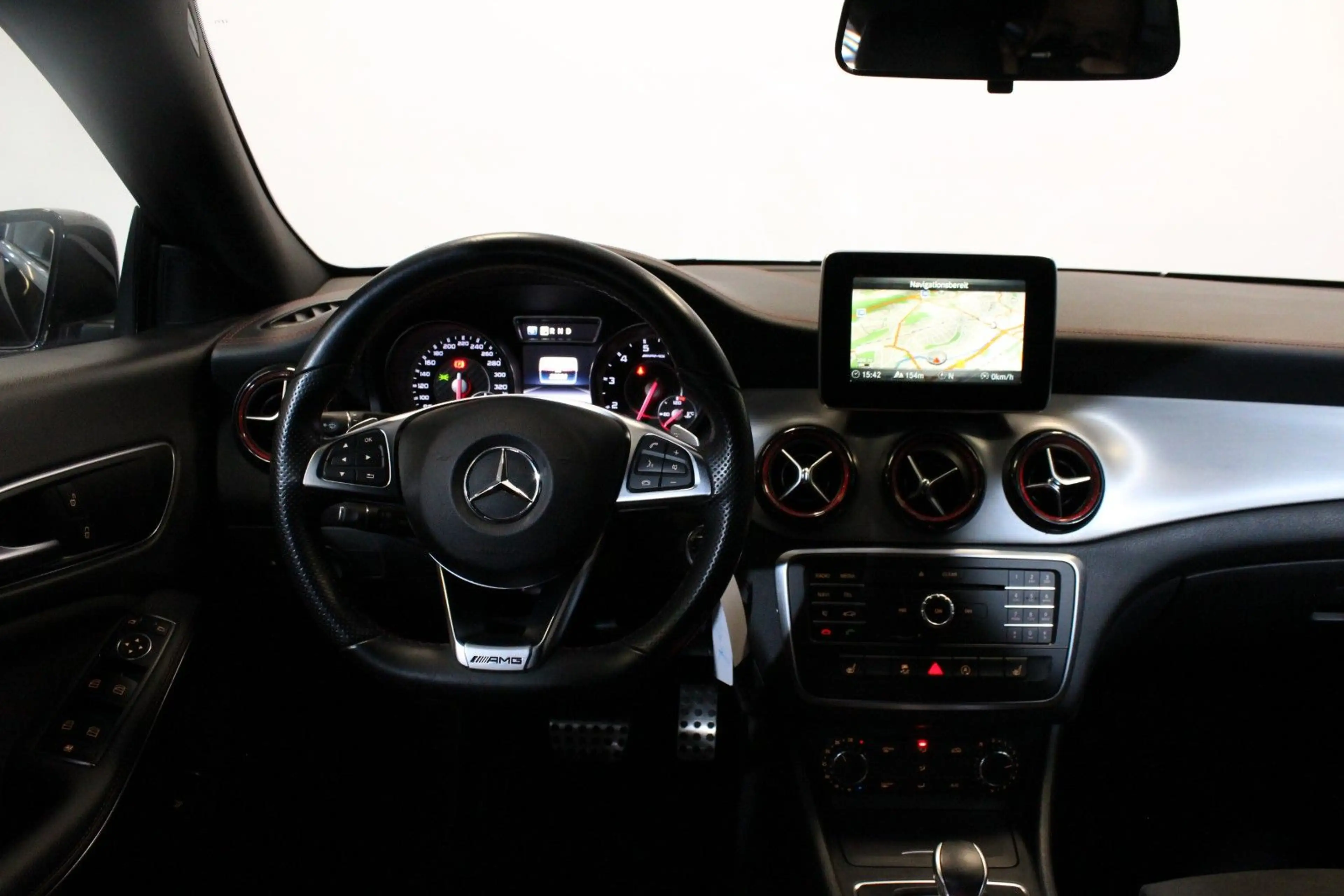Mercedes-Benz CLA 45 AMG *4Matic*Navi*Xenon*Kamera*Dynamic Sel. — photo 30