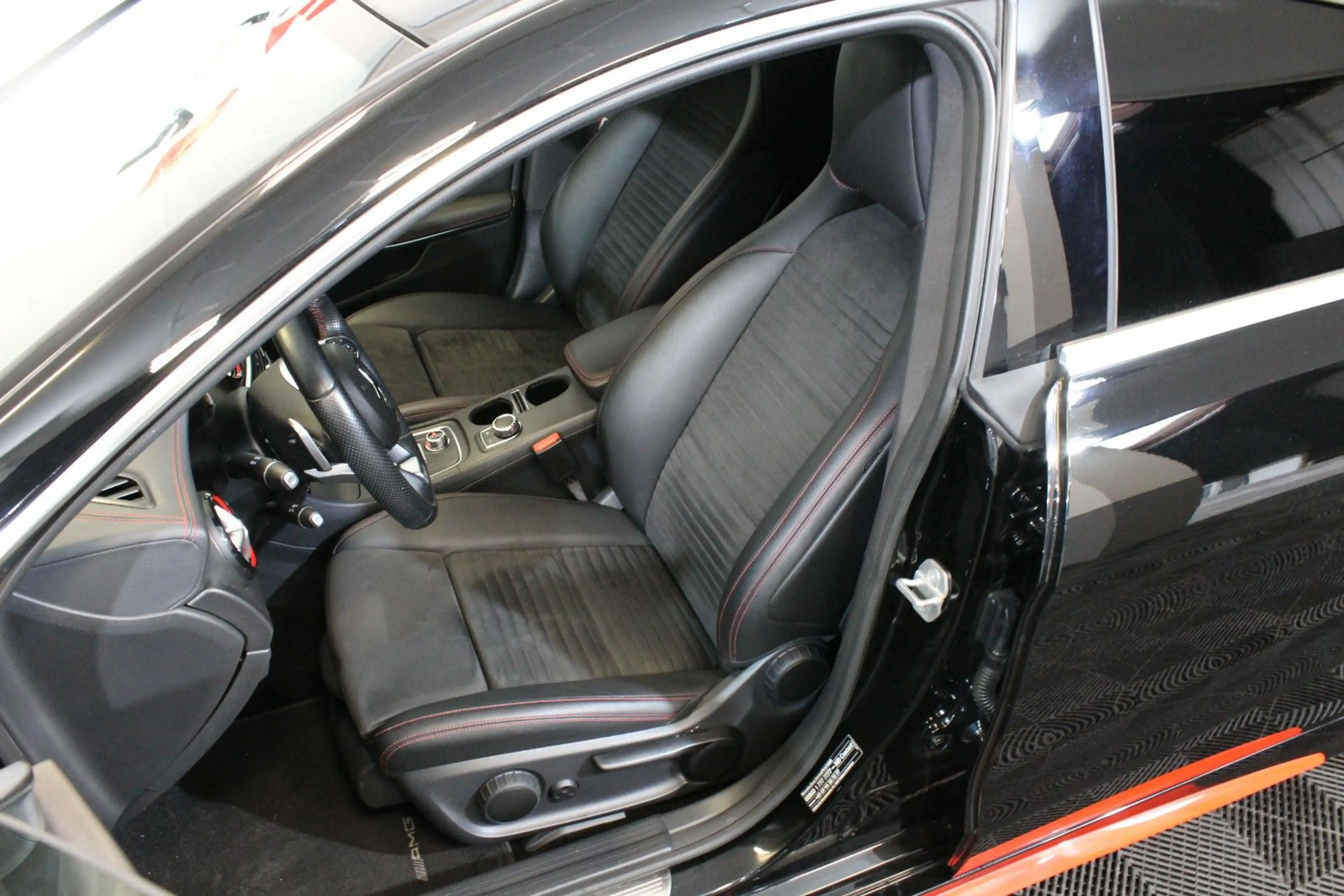 Mercedes-Benz CLA 45 AMG *4Matic*Navi*Xenon*Kamera*Dynamic Sel. — photo 19