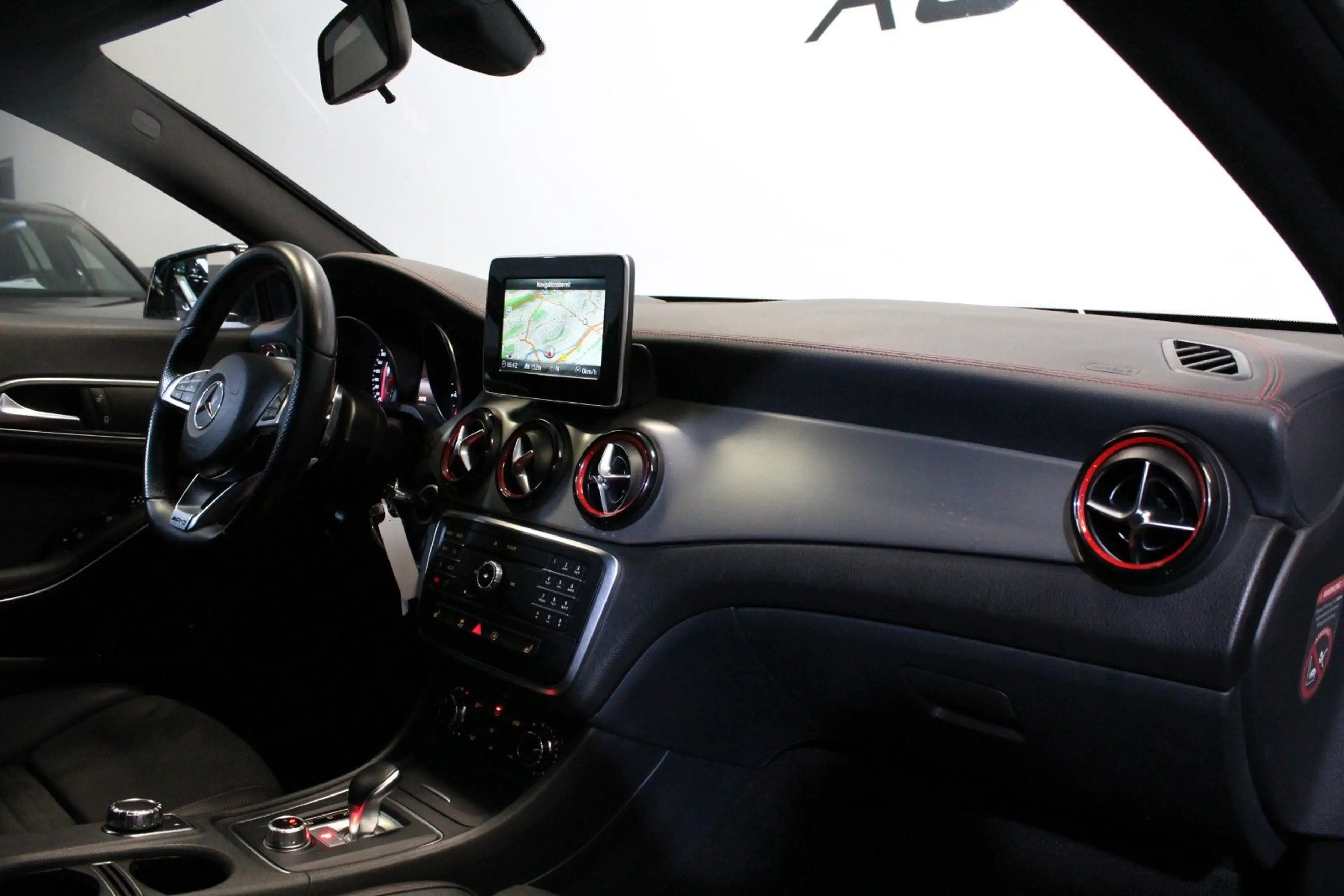 Mercedes-Benz CLA 45 AMG *4Matic*Navi*Xenon*Kamera*Dynamic Sel. — photo 26