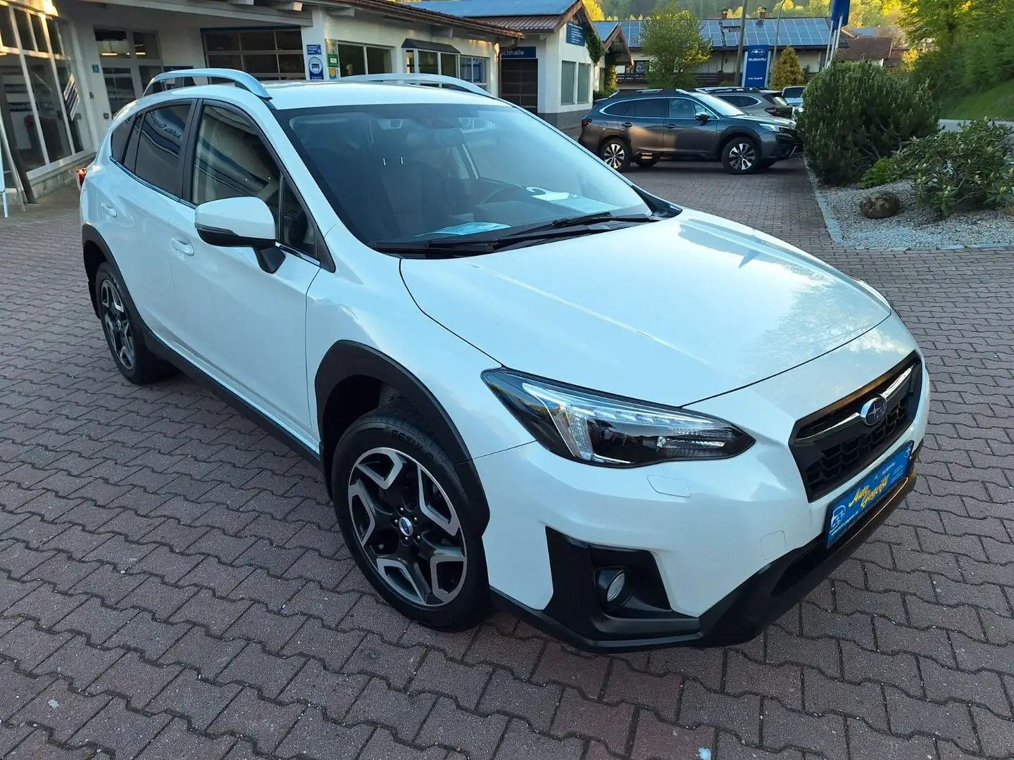 Subaru XV 2.0i Exclusive Lineartronic 4WD, 1.Hd. AHK Bílá - 1