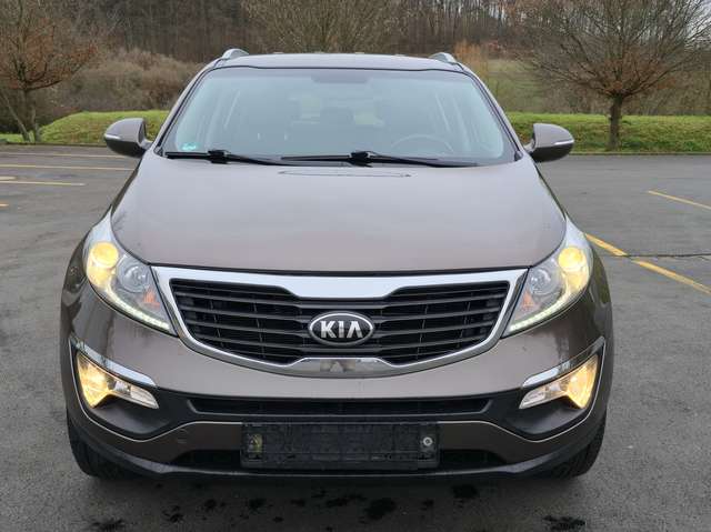 Kia Sportage Attract 2WD Automatik Top Ausstattung SHZ V&H