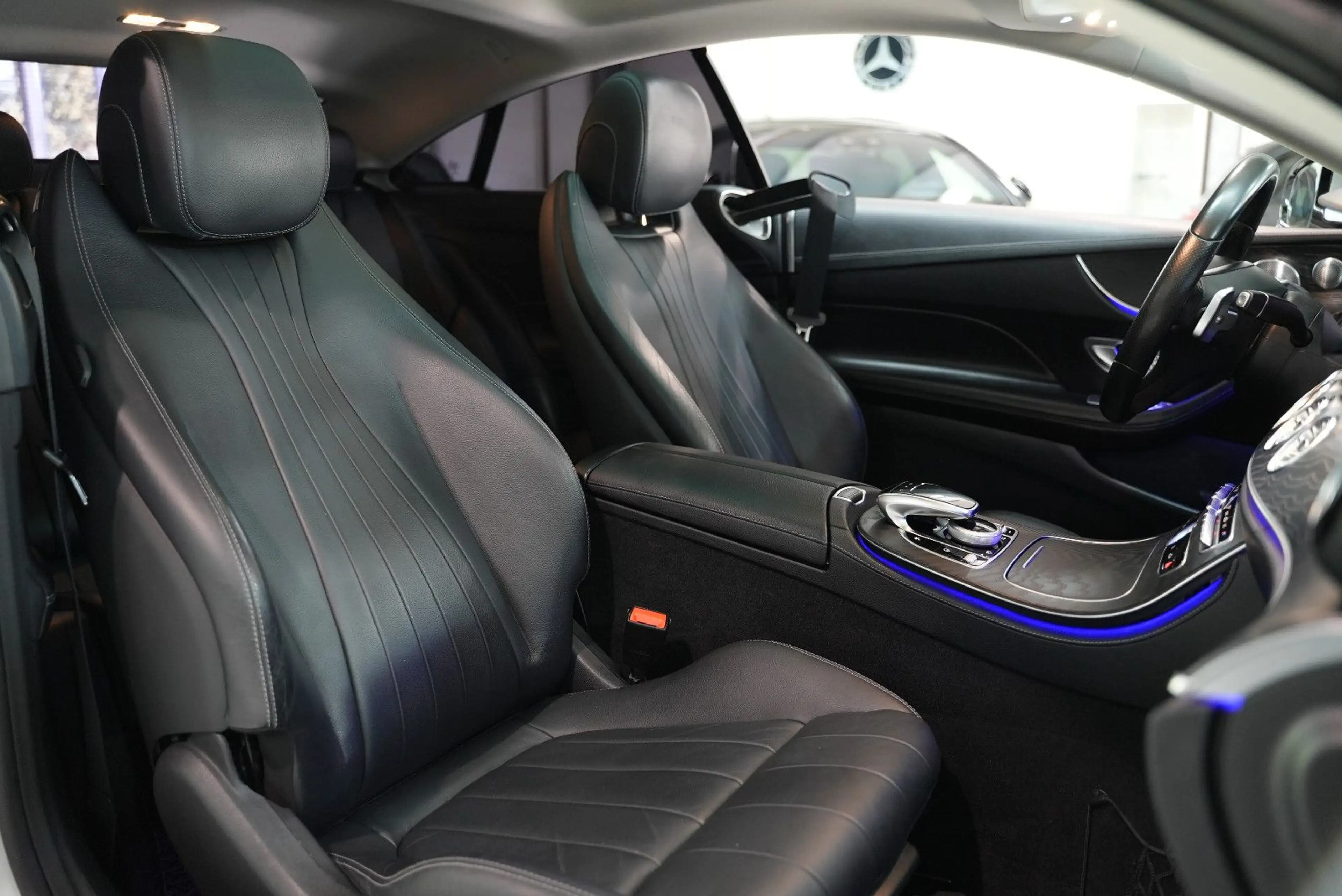 Mercedes-Benz E 200 AUTOM*LEDER*PANO*BURM*LED*360°*ASIST*AMBIE — photo 13