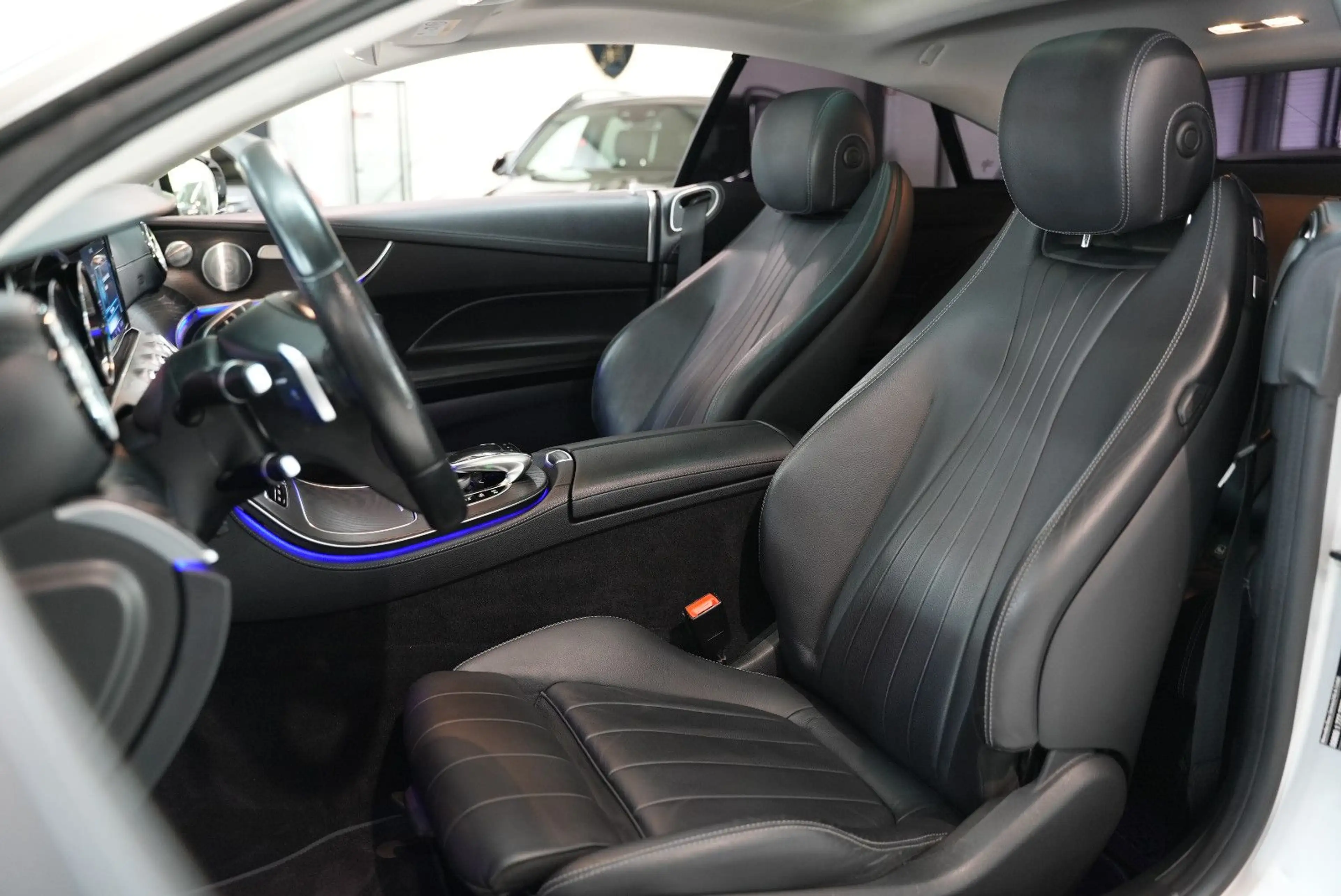 Mercedes-Benz E 200 AUTOM*LEDER*PANO*BURM*LED*360°*ASIST*AMBIE — photo 14